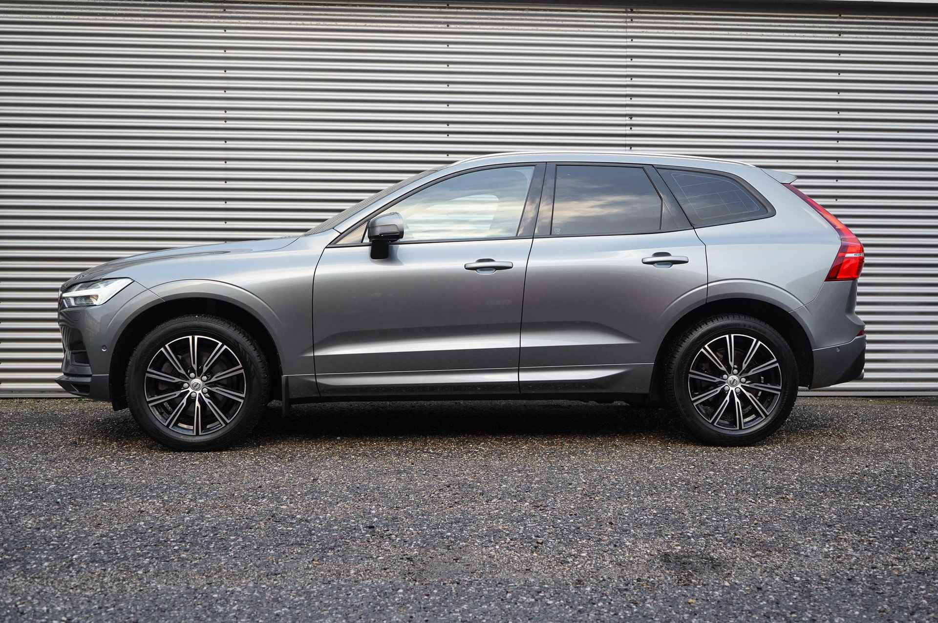 Volvo XC60 2.0 D4 Momentum | Adaptive Cruise | Parkeercamera | Stoel en stuur verwarming | Trekhaak - 3/30