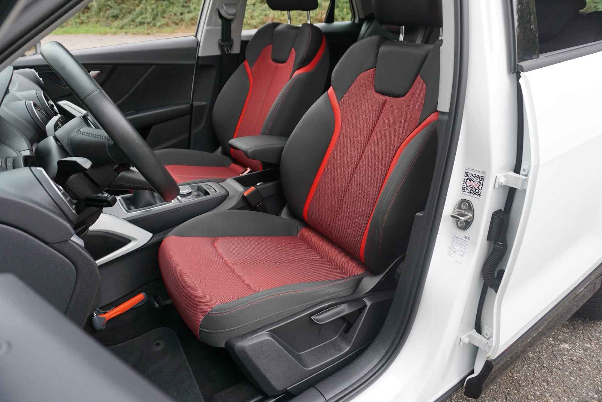 Audi Q2 30 TFSI 110pk Advanced Edition | Panoramadak | PDC Achter | Sportstoelen | 18" LMV Nieuw - 4/42