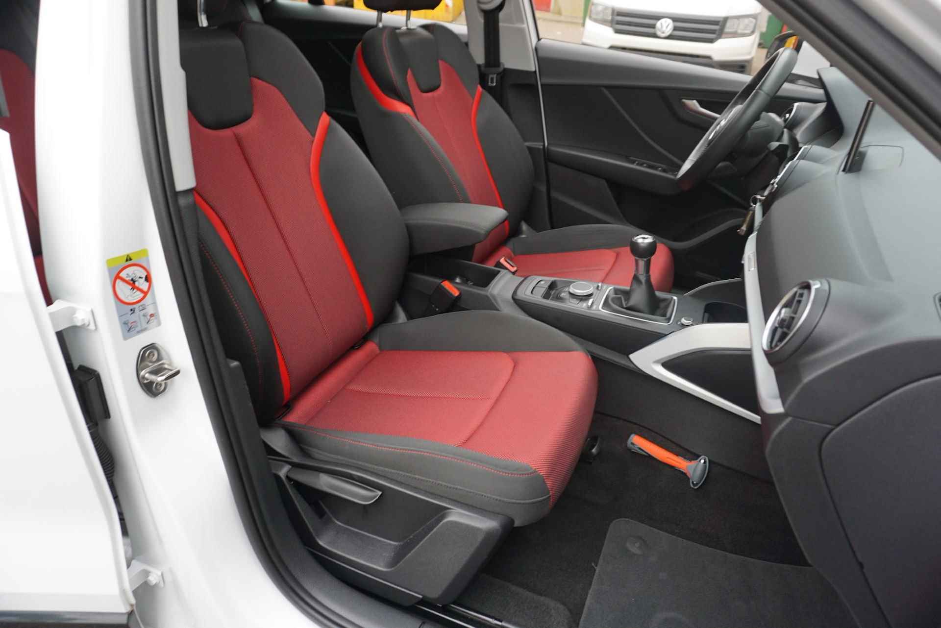 Audi Q2 30 TFSI 110pk Advanced Edition | Panoramadak | PDC Achter | Sportstoelen | 18" LMV Nieuw - 16/42