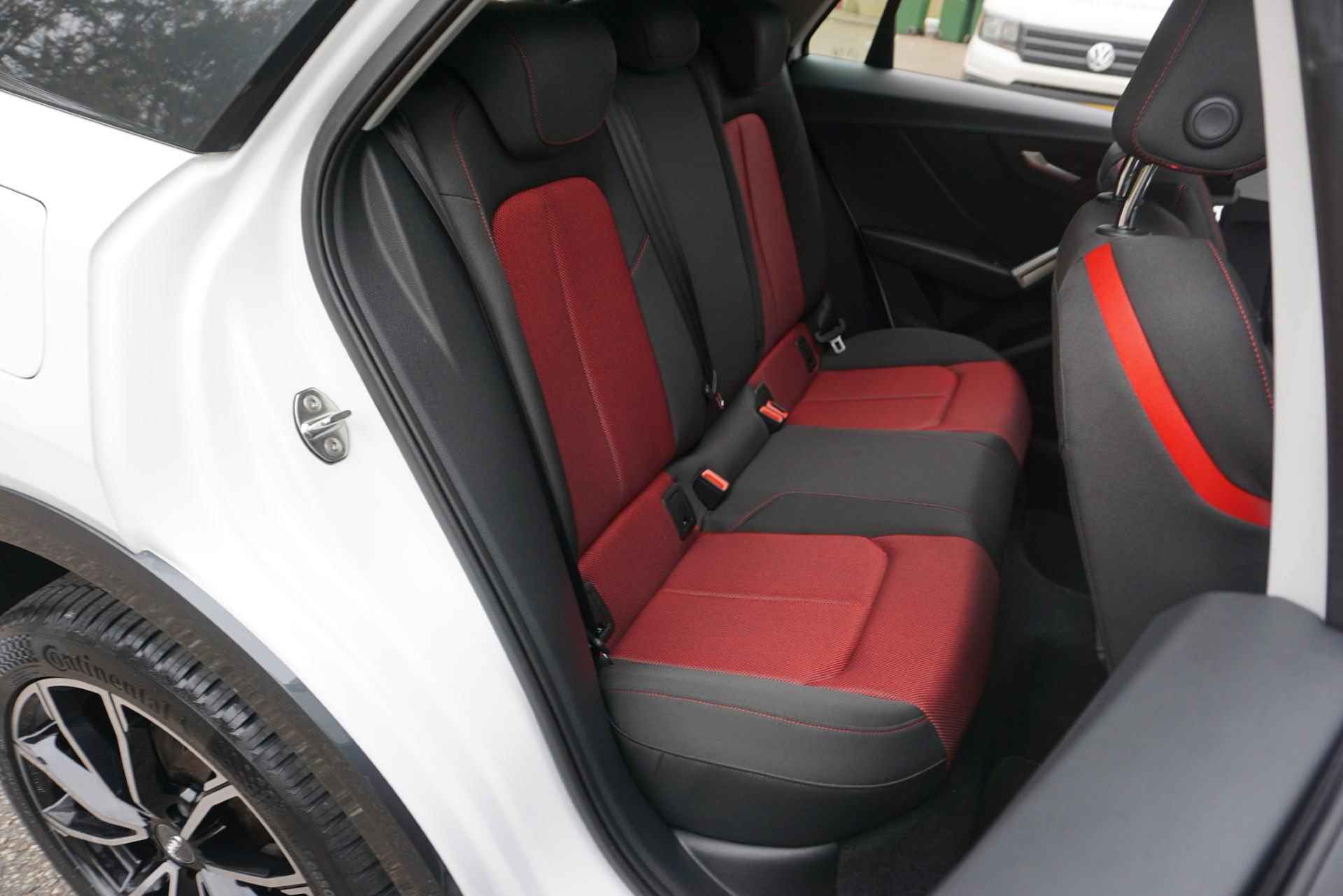 Audi Q2 30 TFSI 110pk Advanced Edition | Panoramadak | PDC Achter | Sportstoelen | 18" LMV Nieuw - 17/42