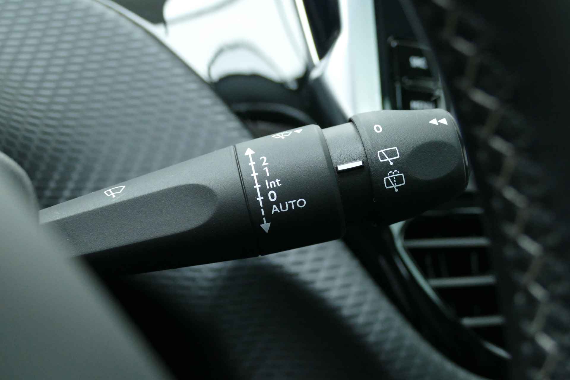 Peugeot 2008 1.2 PureTech Allure 1-Eig. Panodak, Half Leer, Navi, Camera, Clima, Cruise, Trekhaak 1250kg - 30/35