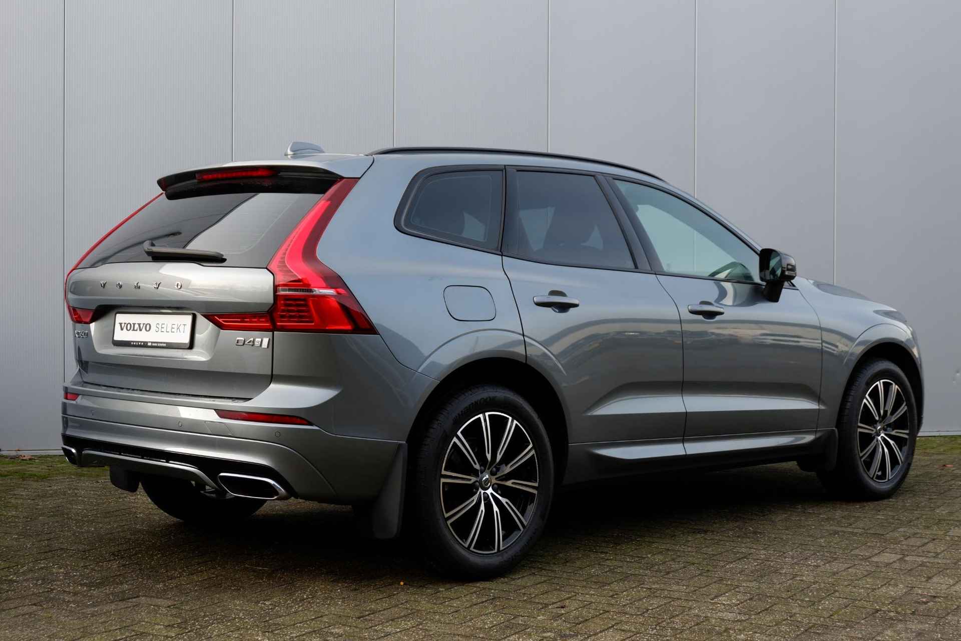 Volvo XC60 D4 AUT8 200PK R-Design, BTW Auto, Adaptieve Cruise Control met Pilot Assist, BLIS Dodehoekdetectie, 19" Lichtmetalen velgen, Polestar Engineerded Optimisation, Trekhaak semi elektrisch inklapbaar, 2.300KG trekgewicht - 2/43