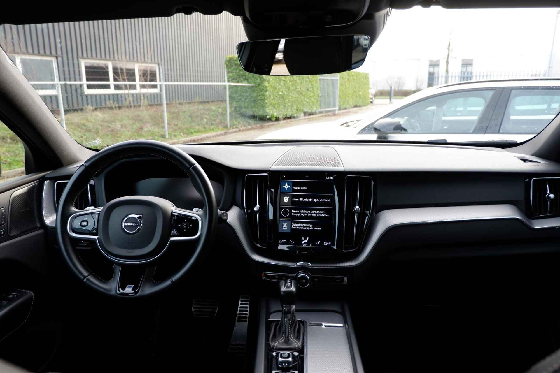 Volvo XC60 D4 AUT8 200PK R-Design, BTW Auto, Adaptieve Cruise Control met Pilot Assist, BLIS Dodehoekdetectie, 19" Lichtmetalen velgen, Polestar Engineerded Optimisation, Trekhaak semi elektrisch inklapbaar, 2.300KG trekgewicht - 4/43