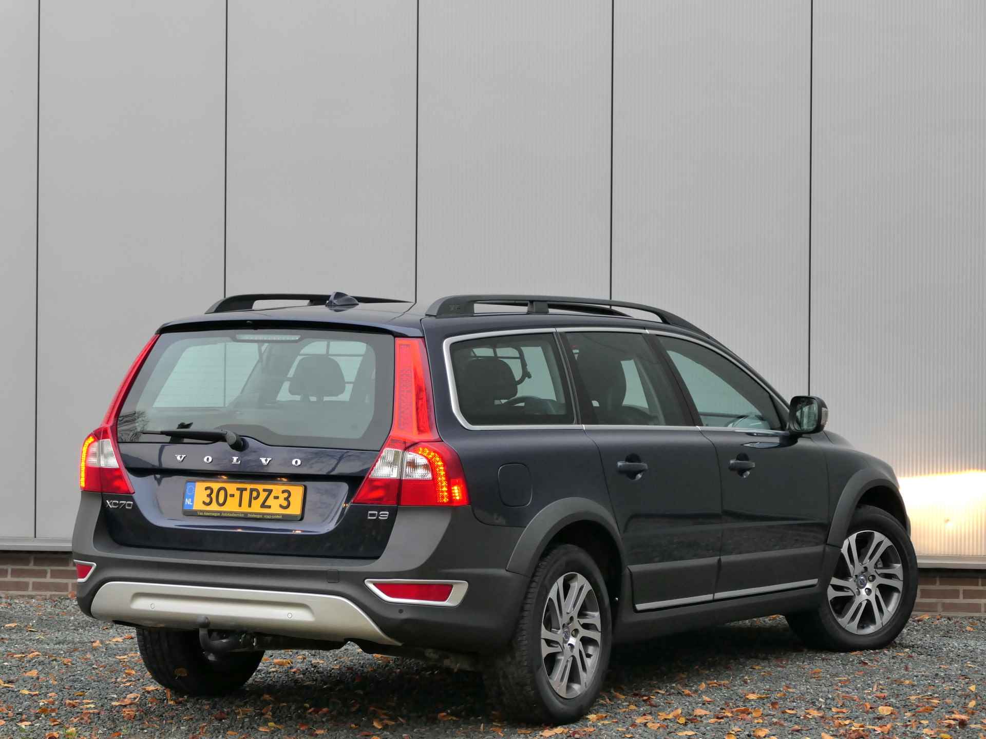 Volvo XC70 D3 AUT FWD Limited Edition Trekhaak / Xenon / Navi / Bluetooth - 3/22