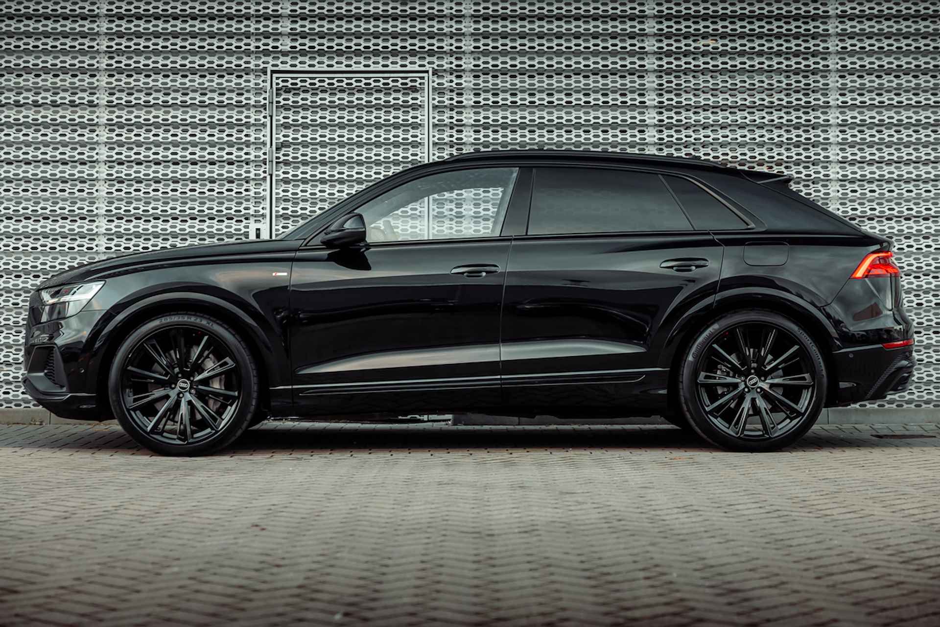 Audi Q8 55 TFSI e 381pk quattro S Line interieur | Panoramadak | S-sportstoelen | Leder | Ventilatie + massage | Servo | Bang & Olufsen | Head Up | Assistentiepakket plus | Topview | Memory | 23" LM velgen - 3/37