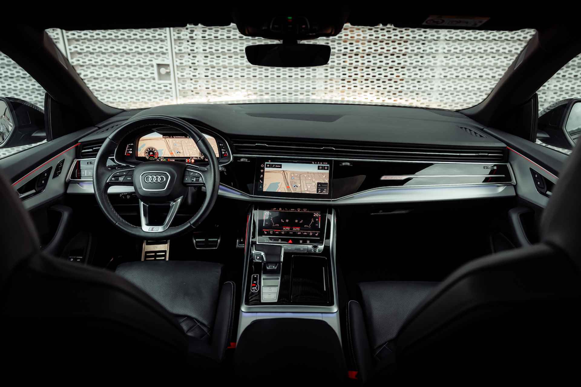 Audi Q8 55 TFSI e 381pk quattro S Line interieur | Panoramadak | S-sportstoelen | Leder | Ventilatie + massage | Servo | Bang & Olufsen | Head Up | Assistentiepakket plus | Topview | Memory | 23" LM velgen - 18/37