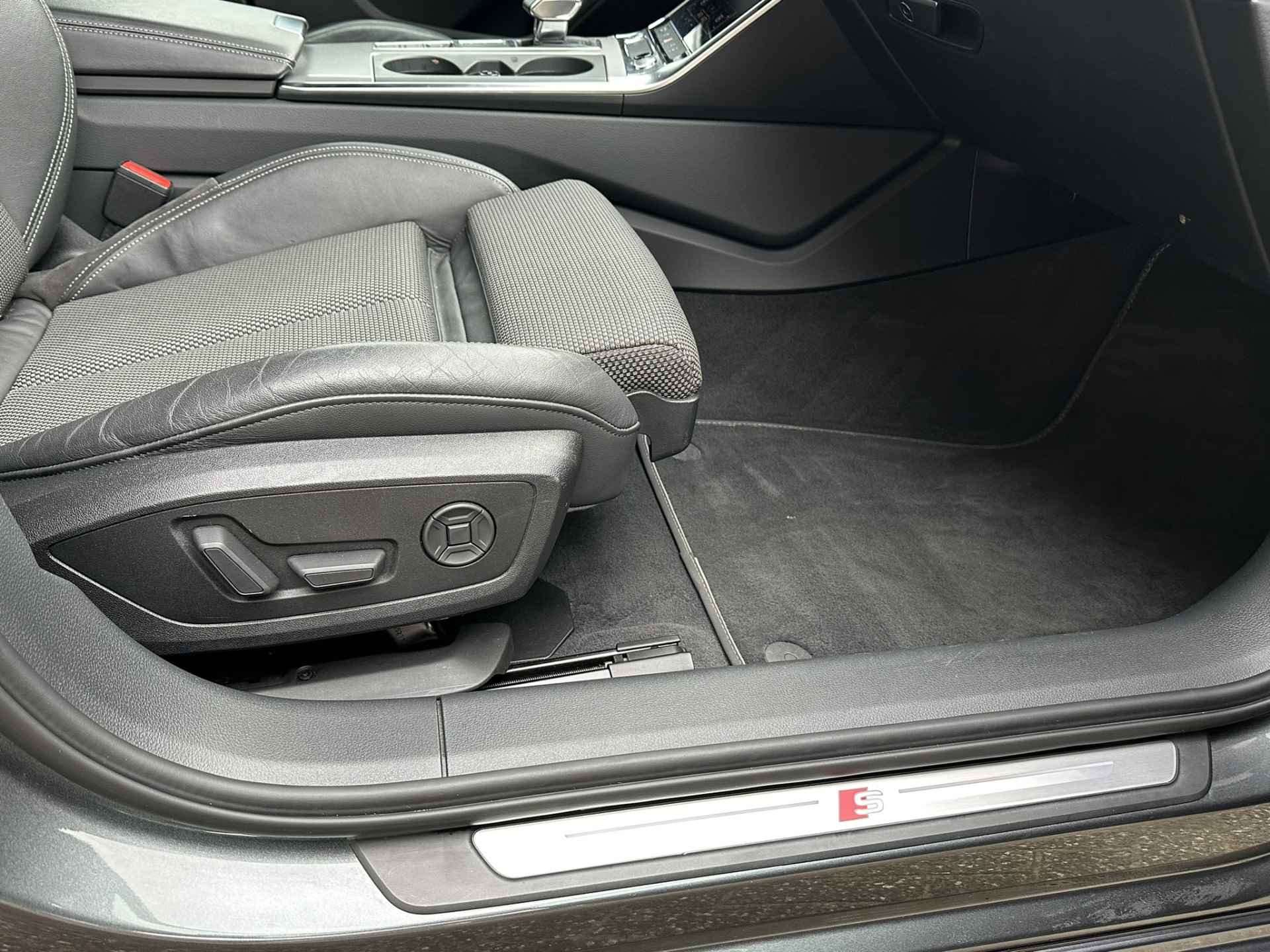 Audi A6 Limousine 50 TDI quattro Sport 286pk | Matrix LED | S-Line | 21 inch | Apple Carplay | Virtual Cockpit | Elektr. Sportstoelen | Camera | Trekhaak - 32/99