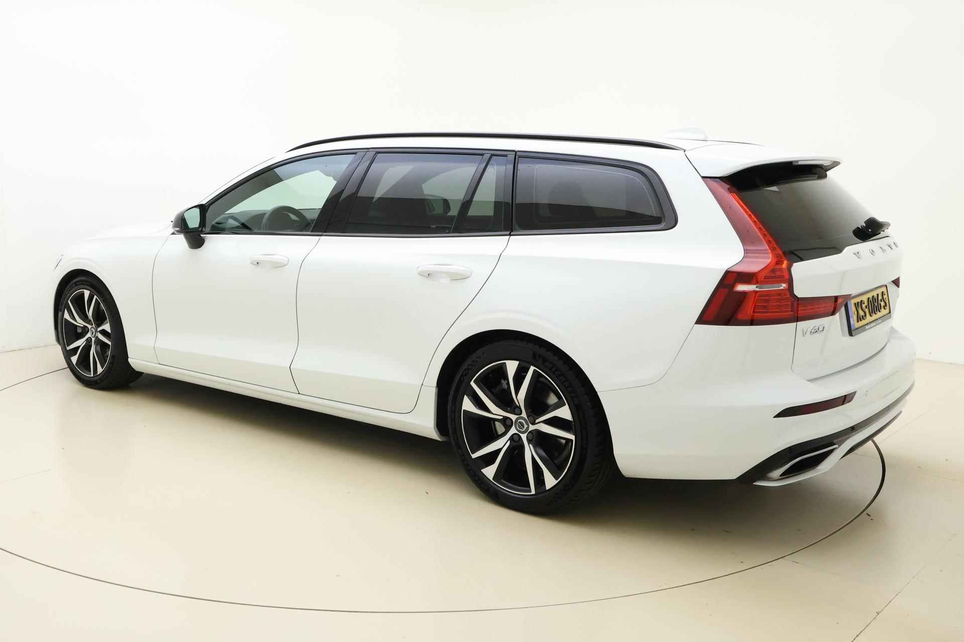 Volvo V60 2.0 T5 R-Design 250 PK | Automaat | Handsfree achterklep | Stuurwielverwarming | Camera | Lederenbekleding | Wegklapbare Trekhaak | Radio | Navigatie | Cruise Control - 5/36