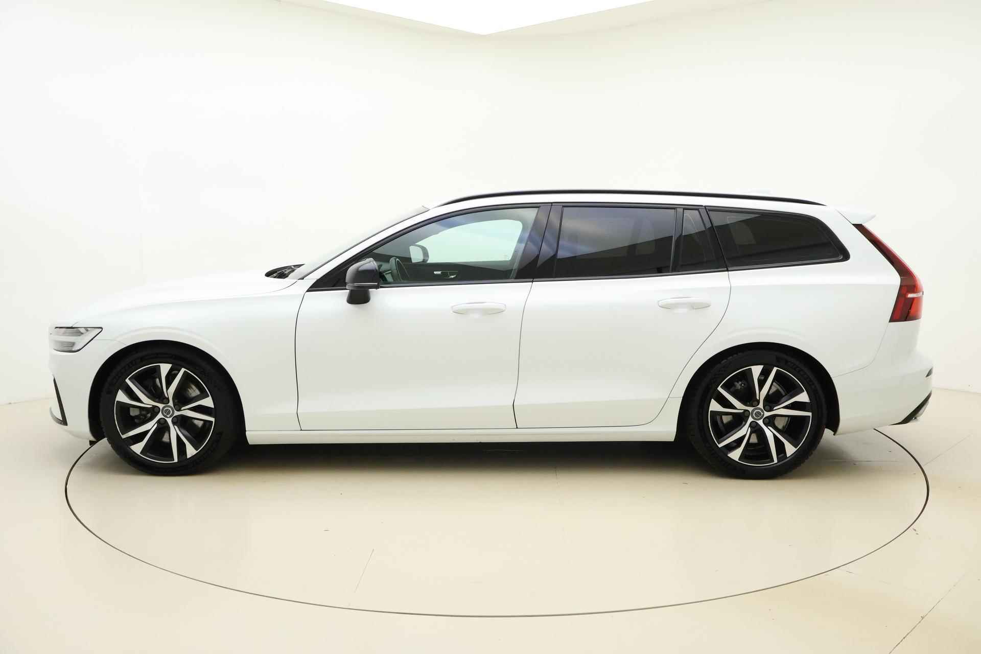 Volvo V60 2.0 T5 R-Design 250 PK | Automaat | Handsfree achterklep | Stuurwielverwarming | Camera | Lederenbekleding | Wegklapbare Trekhaak | Radio | Navigatie | Cruise Control - 6/36