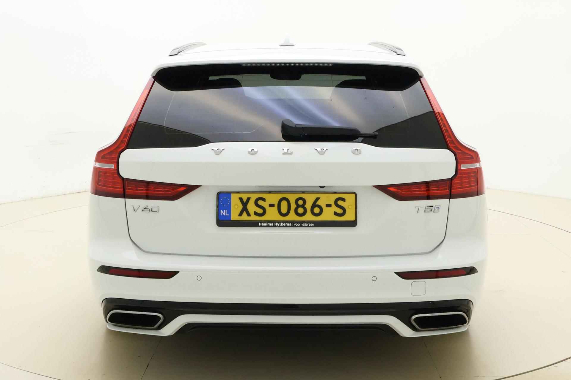 Volvo V60 2.0 T5 R-Design 250 PK | Automaat | Handsfree achterklep | Stuurwielverwarming | Camera | Lederenbekleding | Wegklapbare Trekhaak | Radio | Navigatie | Cruise Control - 12/36