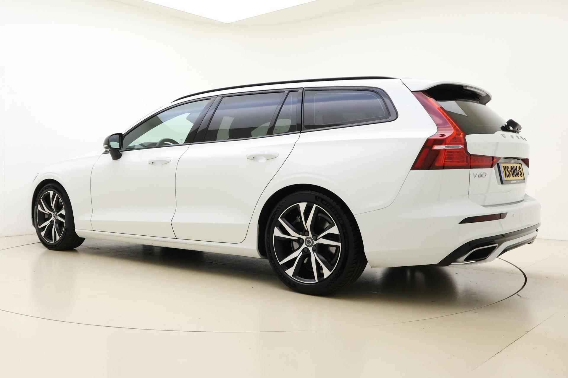 Volvo V60 2.0 T5 R-Design 250 PK | Automaat | Handsfree achterklep | Stuurwielverwarming | Camera | Lederenbekleding | Wegklapbare Trekhaak | Radio | Navigatie | Cruise Control - 13/36