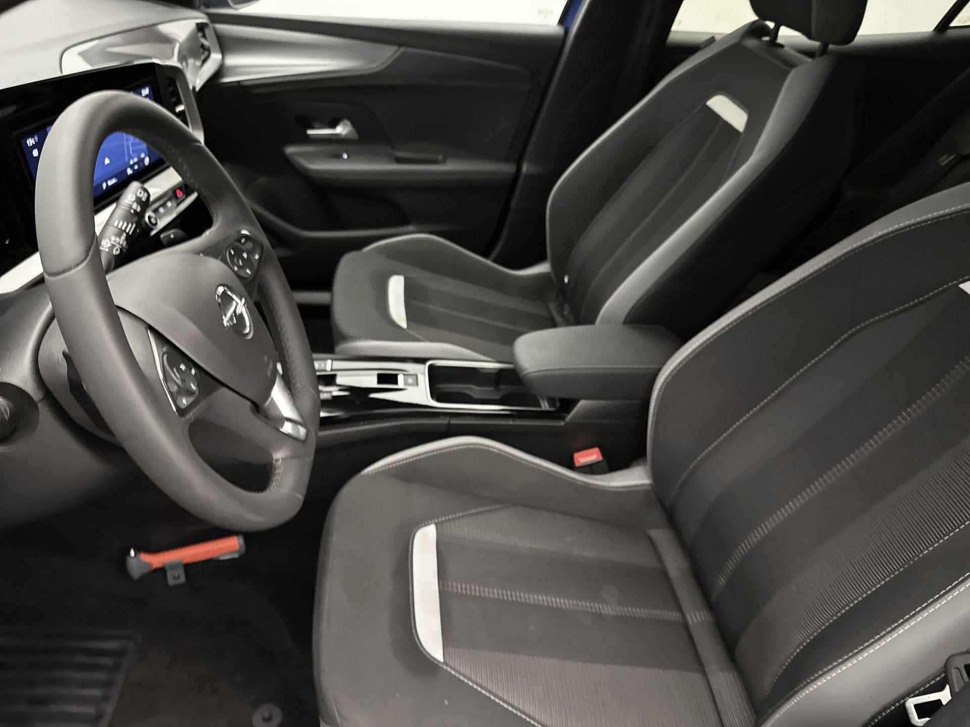 Opel Mokka SUV GS 130 pk Automaat | Navigatie | Achteruitrijcamera | Parkeersensoren Achter | LED Koplampen | DAB Ontvanger | Volledig Digitaal Instrumentenpaneel | Climate Control | Cruise Control | 17" Lichtmetalen Velgen | Apple Carplay/Android Auto | - 17/37