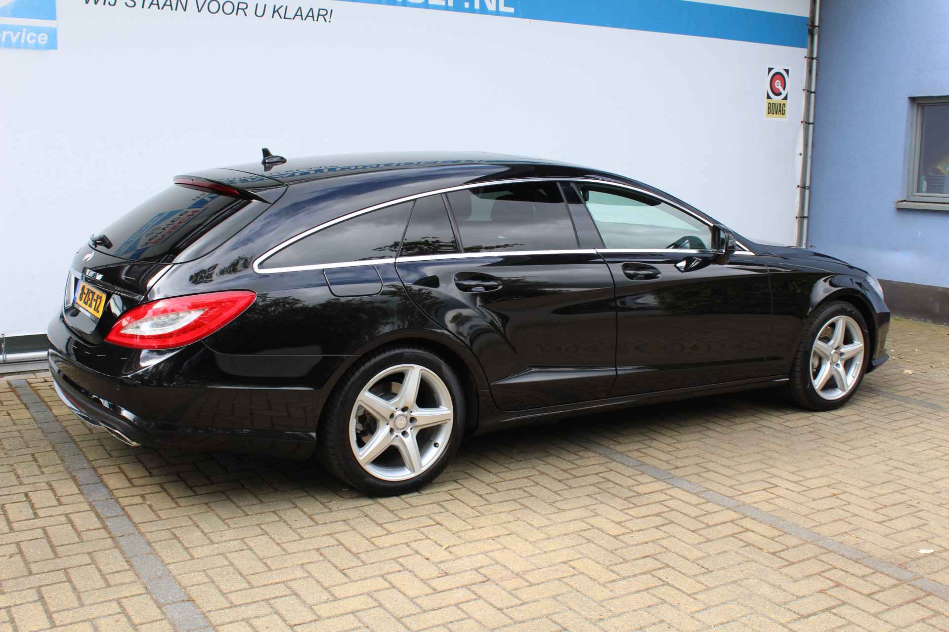 Mercedes-Benz CLS-Klasse Shooting Brake 350 | 2e Eigenaar | Navi | Clima | Adaptive cruise | Memmory stand stoelen voor | Stuur elektrisch verstelbaar | harman/kardon audiosysteem | Elektrische kofferbak | Stoelverwarming | Schuif/kantel dak | Achteruitrijcamera | Parkeersensoren V+A | 18 Inch LMV | Lederen bekleding | F1 Flippers | Origineel Nederlandse auto | NAP | - 9/73