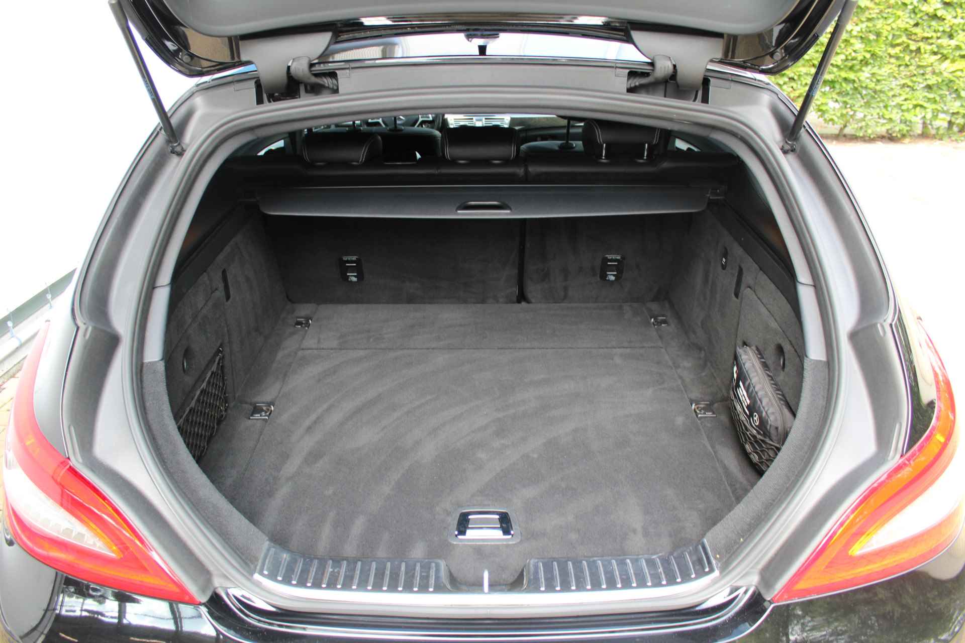 Mercedes-Benz CLS-Klasse Shooting Brake 350 | Incl. 12 maanden Garantie | Navi | Clima | Adaptive cruise | Memmory stand stoelen voor | Stuur elektrisch verstelbaar | harman/kardon audiosysteem | Elektrische kofferbak | Stoelverwarming | Schuif/kantel dak | Achteruitrijcamera | Parkeersensoren V+A | 18 Inch LMV | Lederen bekleding | F1 Flippers | - 20/73