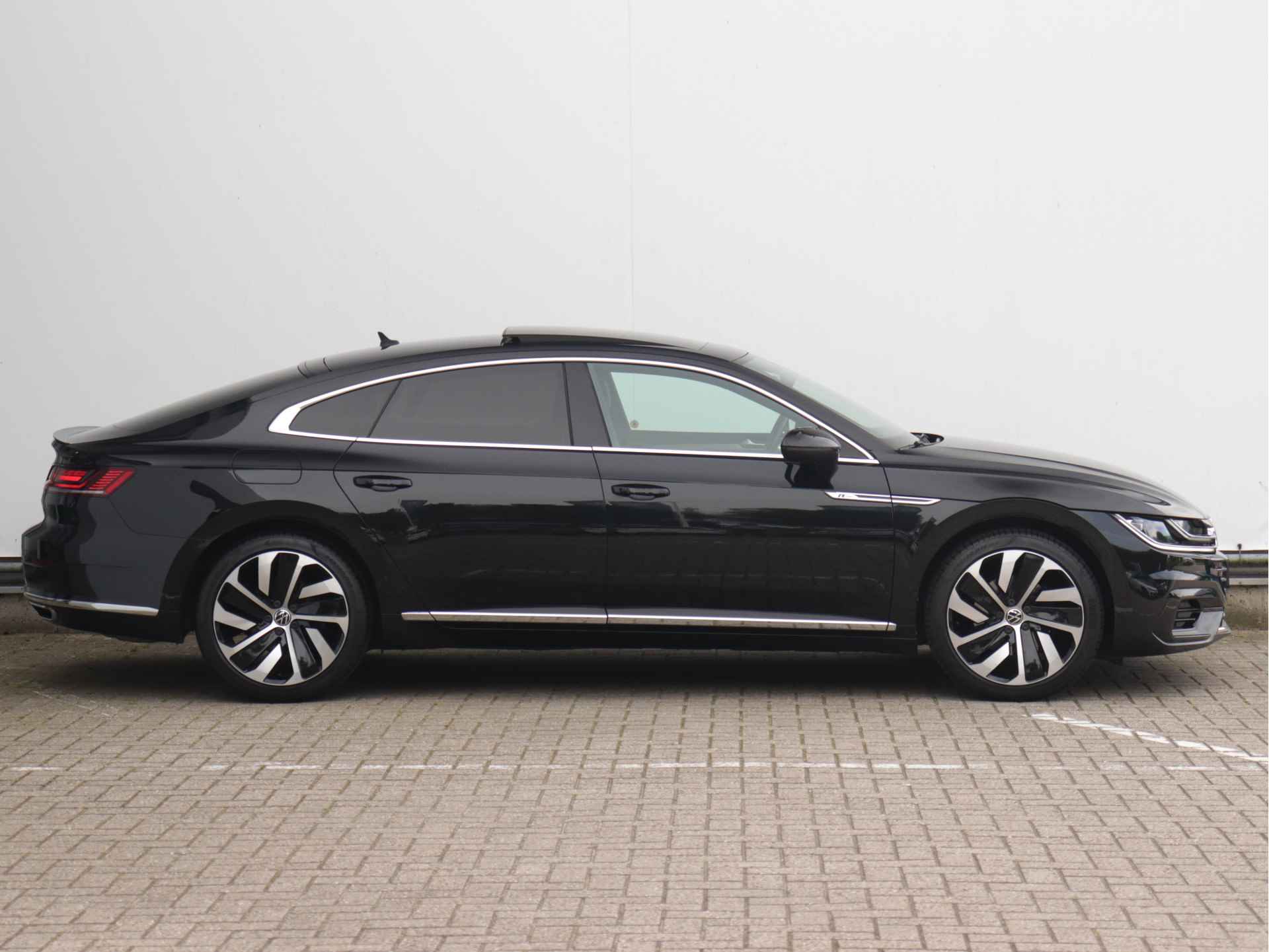 Volkswagen Arteon 2.0 TSI Business R 190pk Automaat | Bearlock | Panoramadak | Stoelverwarming V+A | Navigatie | Sfeerverlichting | App-Connect | 19" Montevideo | - 2/84