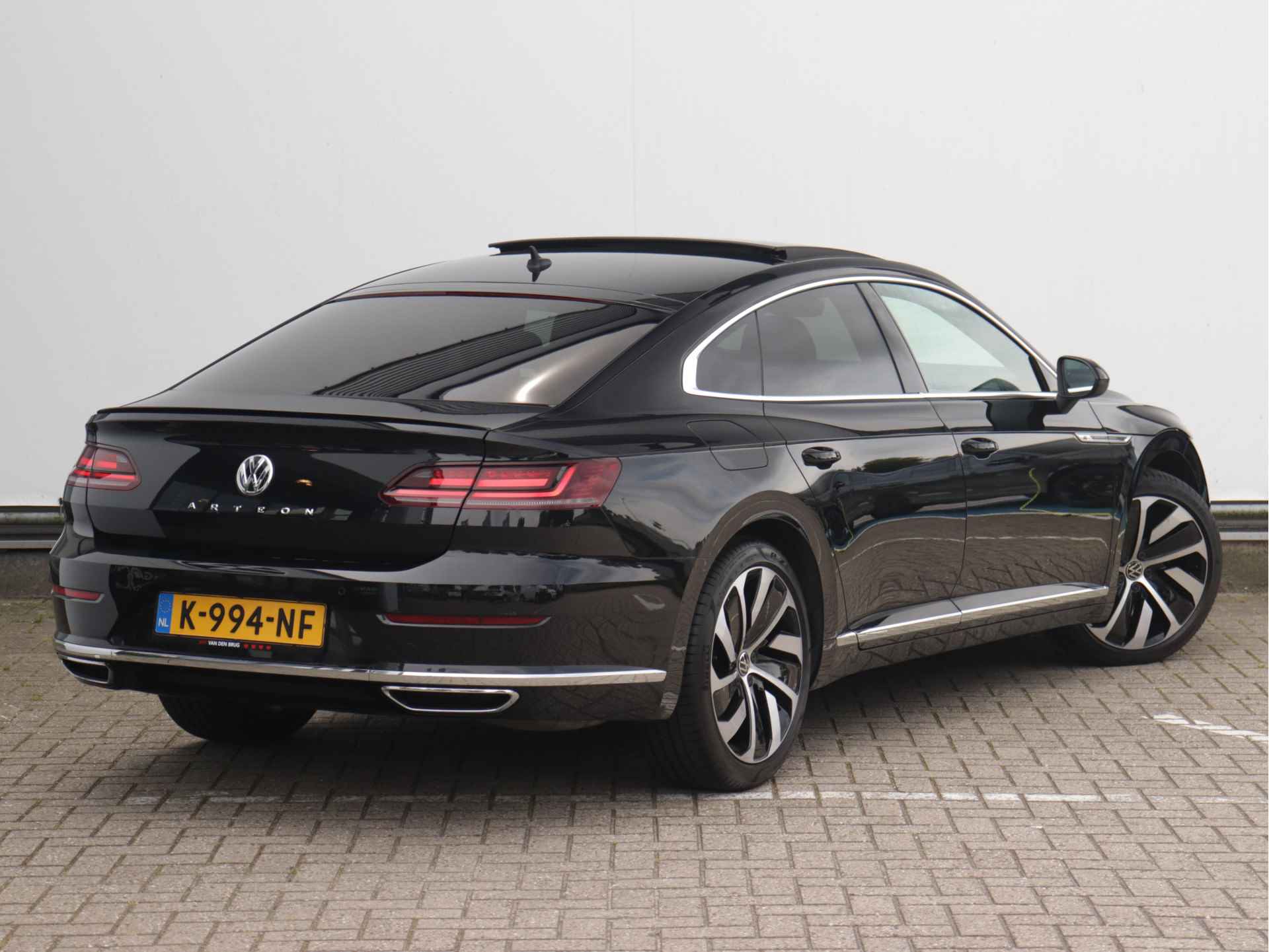 Volkswagen Arteon 2.0 TSI Business R 190pk Automaat | Bearlock | Panoramadak | Stoelverwarming V+A | Navigatie | Sfeerverlichting | App-Connect | 19" Montevideo | - 5/84