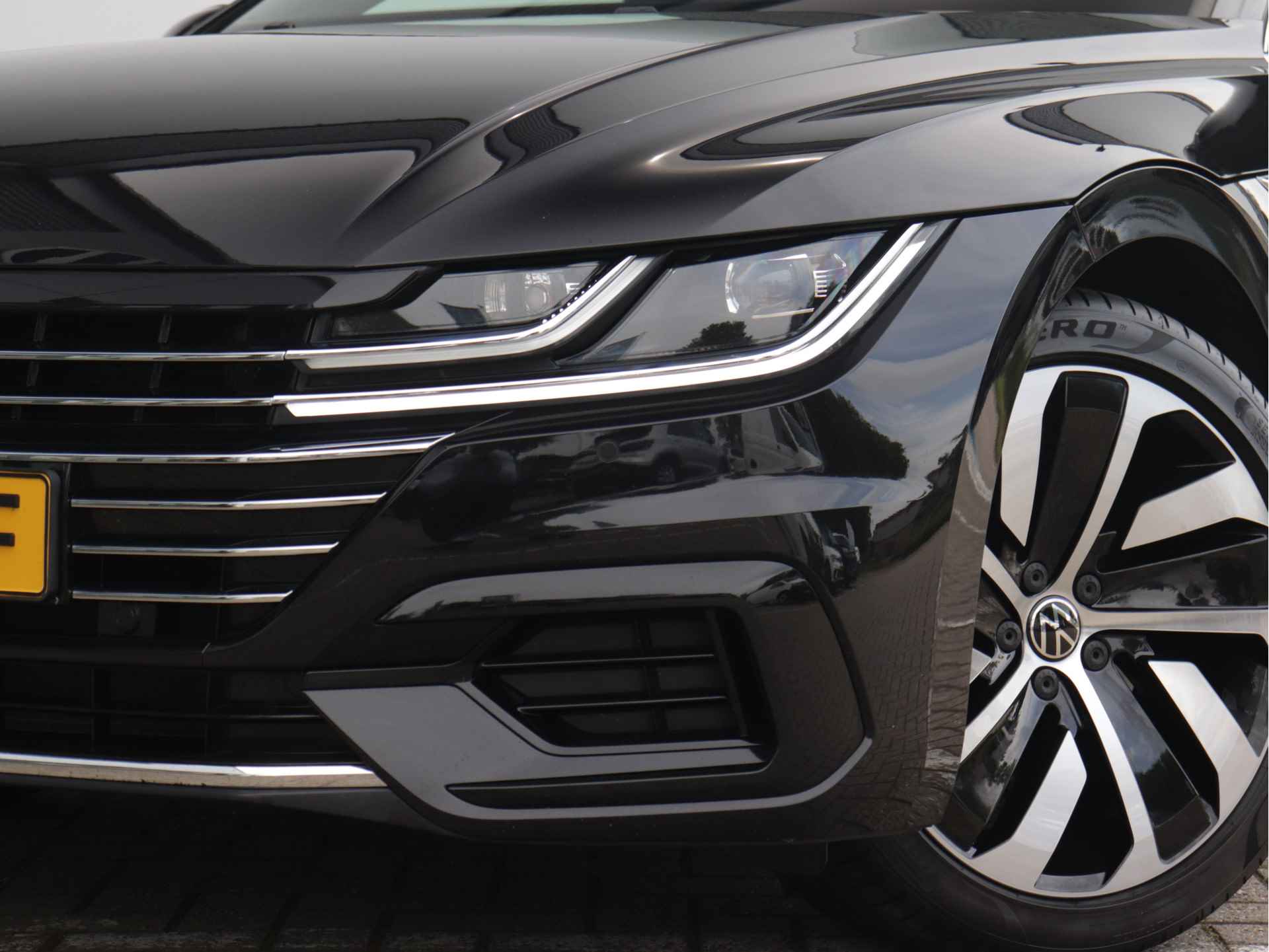 Volkswagen Arteon 2.0 TSI Business R 190pk Automaat | Bearlock | Panoramadak | Stoelverwarming V+A | Navigatie | Sfeerverlichting | App-Connect | 19" Montevideo | - 25/84