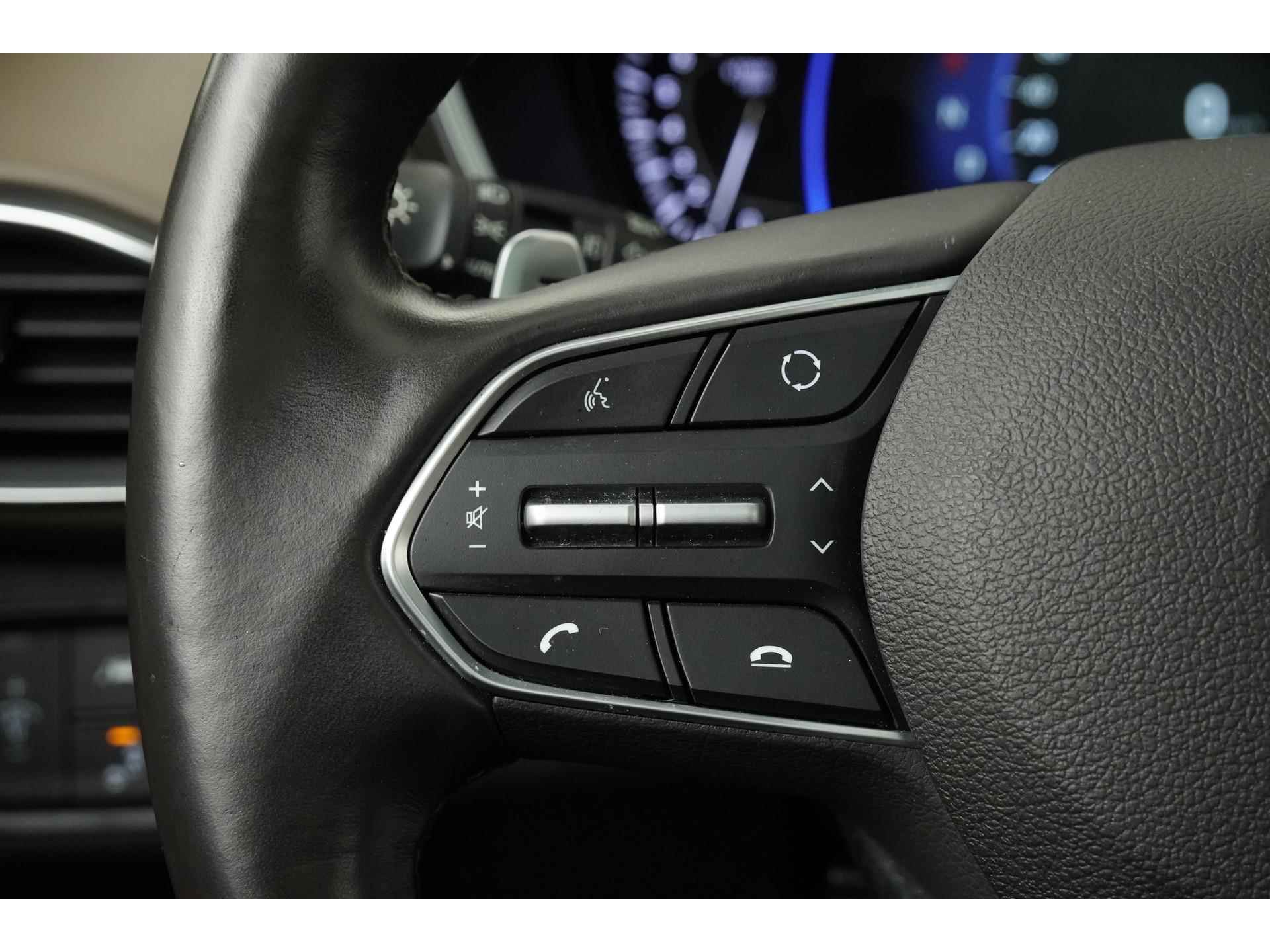 Hyundai Santa Fe 2.4 GDI 4WD Premium | 7 Persoons | Panoramadak | Zondag Open! - 7/52