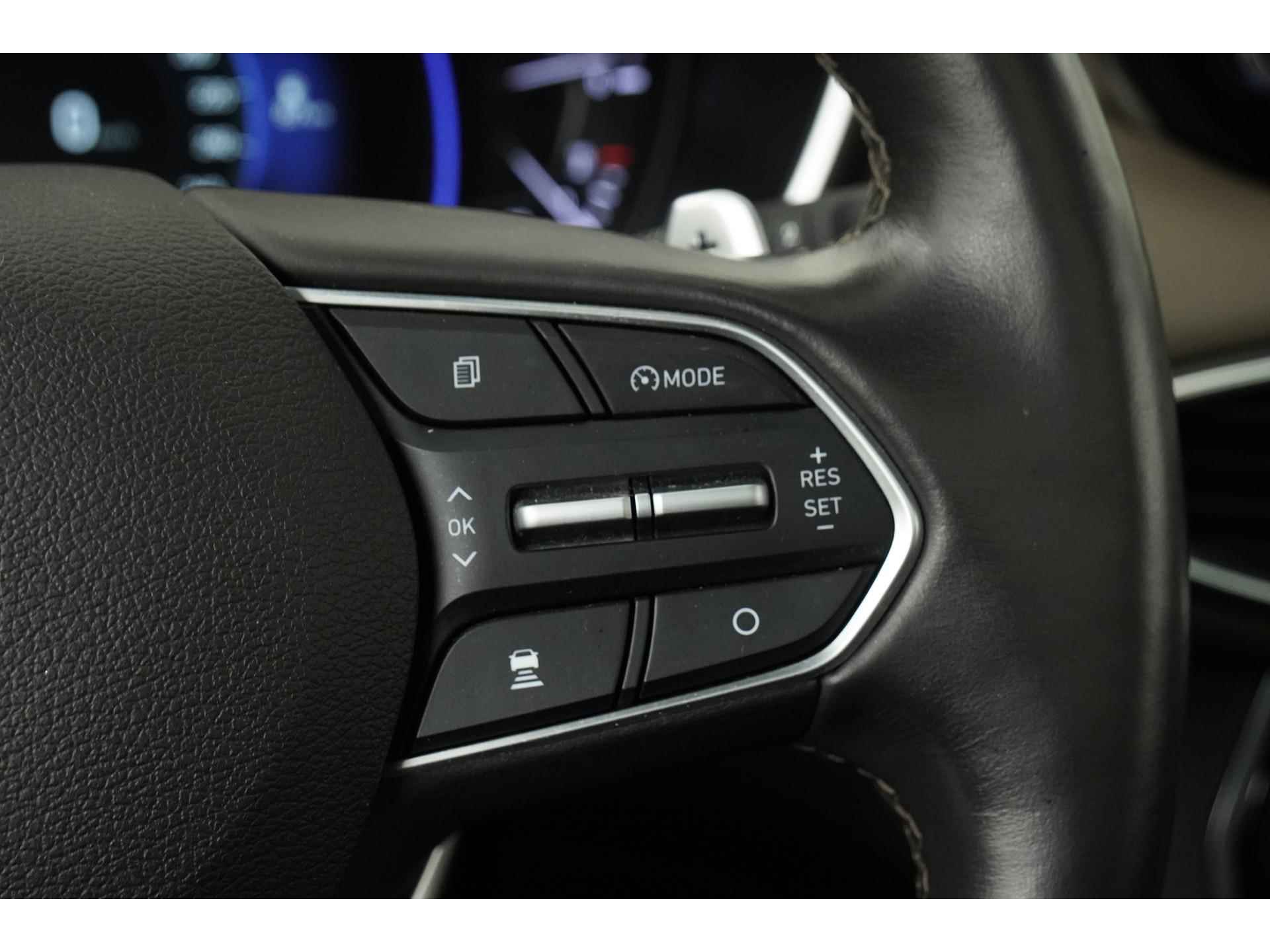 Hyundai Santa Fe 2.4 GDI 4WD Premium | 7 Persoons | Panoramadak | Zondag Open! - 9/52