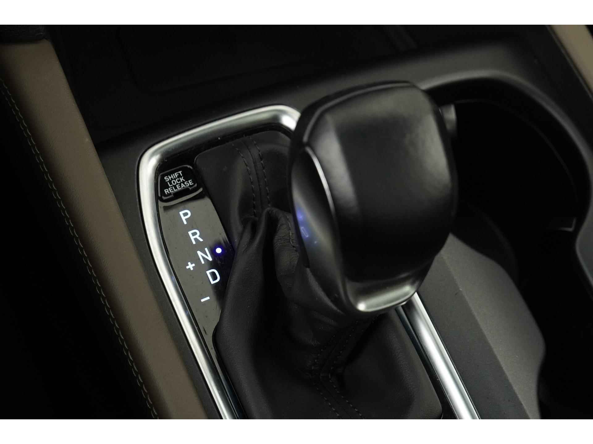 Hyundai Santa Fe 2.4 GDI 4WD Premium | 7 Persoons | Panoramadak | Zondag Open! - 11/52