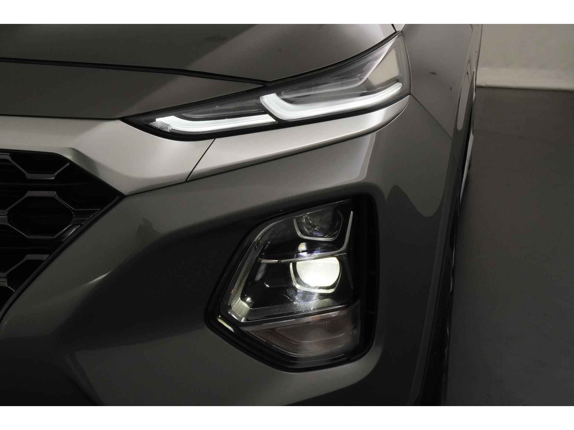 Hyundai Santa Fe 2.4 GDI 4WD Premium | 7 Persoons | Panoramadak | Zondag Open! - 20/52