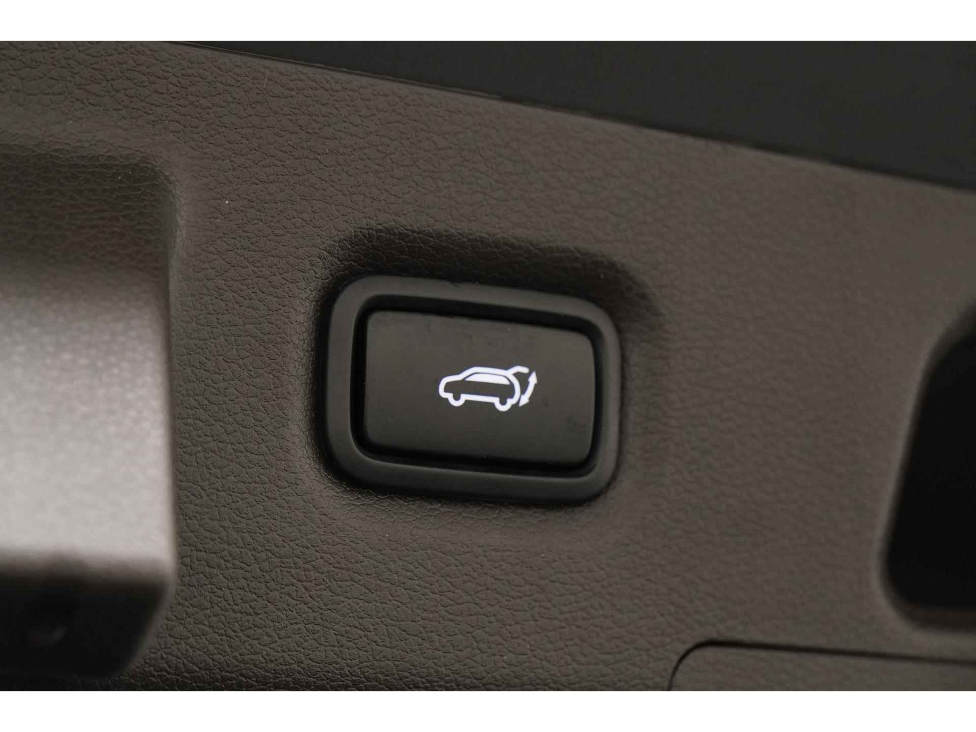 Hyundai Santa Fe 2.4 GDI 4WD Premium | 7 Persoons | Panoramadak | Zondag Open! - 24/52