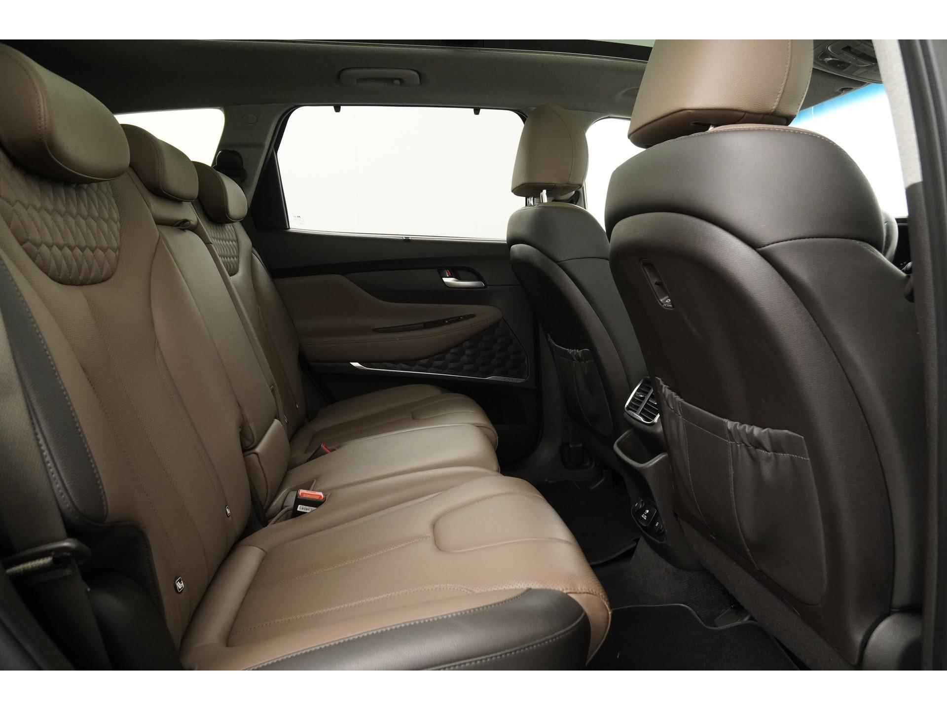 Hyundai Santa Fe 2.4 GDI 4WD Premium | 7 Persoons | Panoramadak | Zondag Open! - 26/52