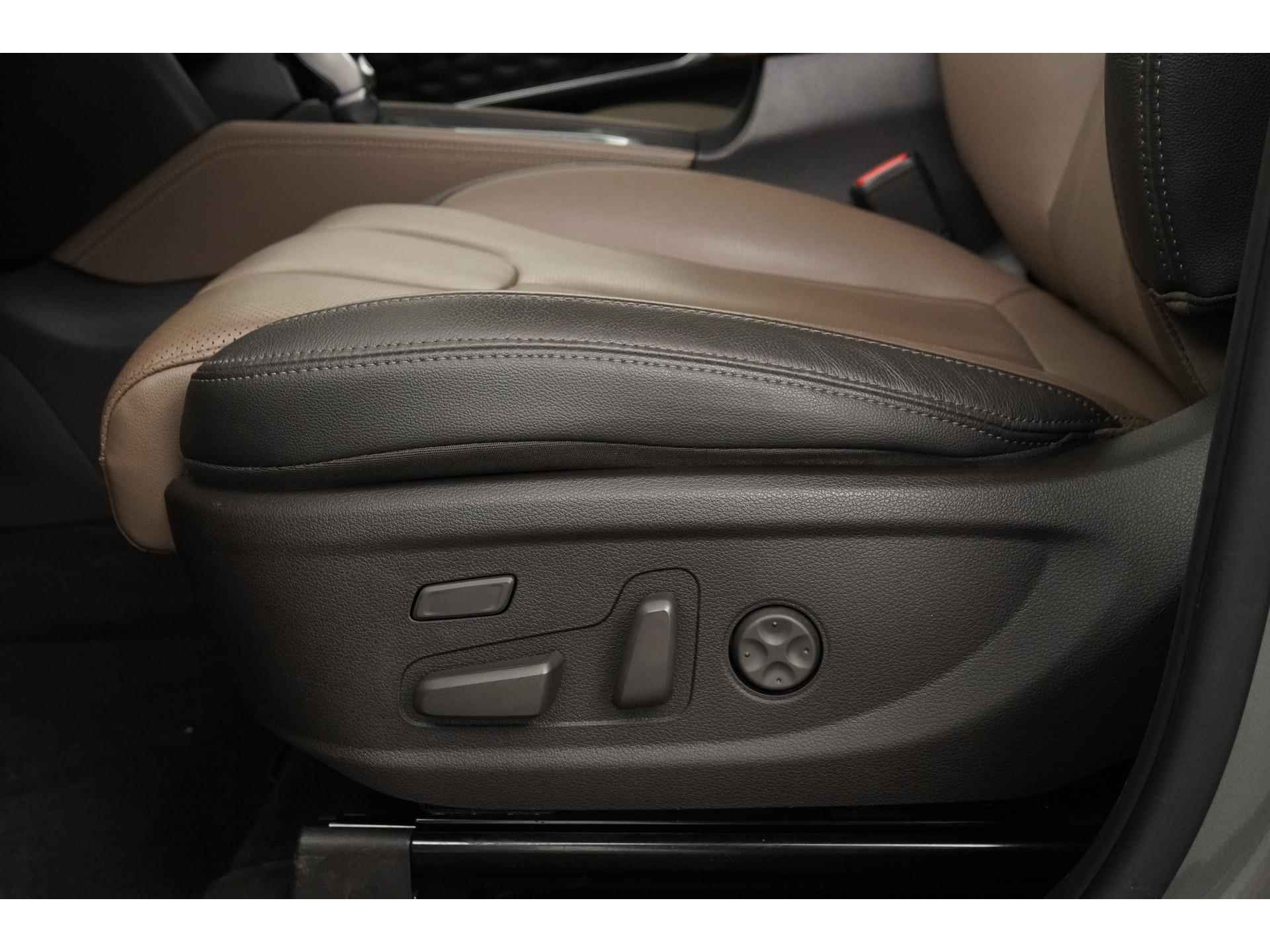 Hyundai Santa Fe 2.4 GDI 4WD Premium | 7 Persoons | Panoramadak | Zondag Open! - 29/52