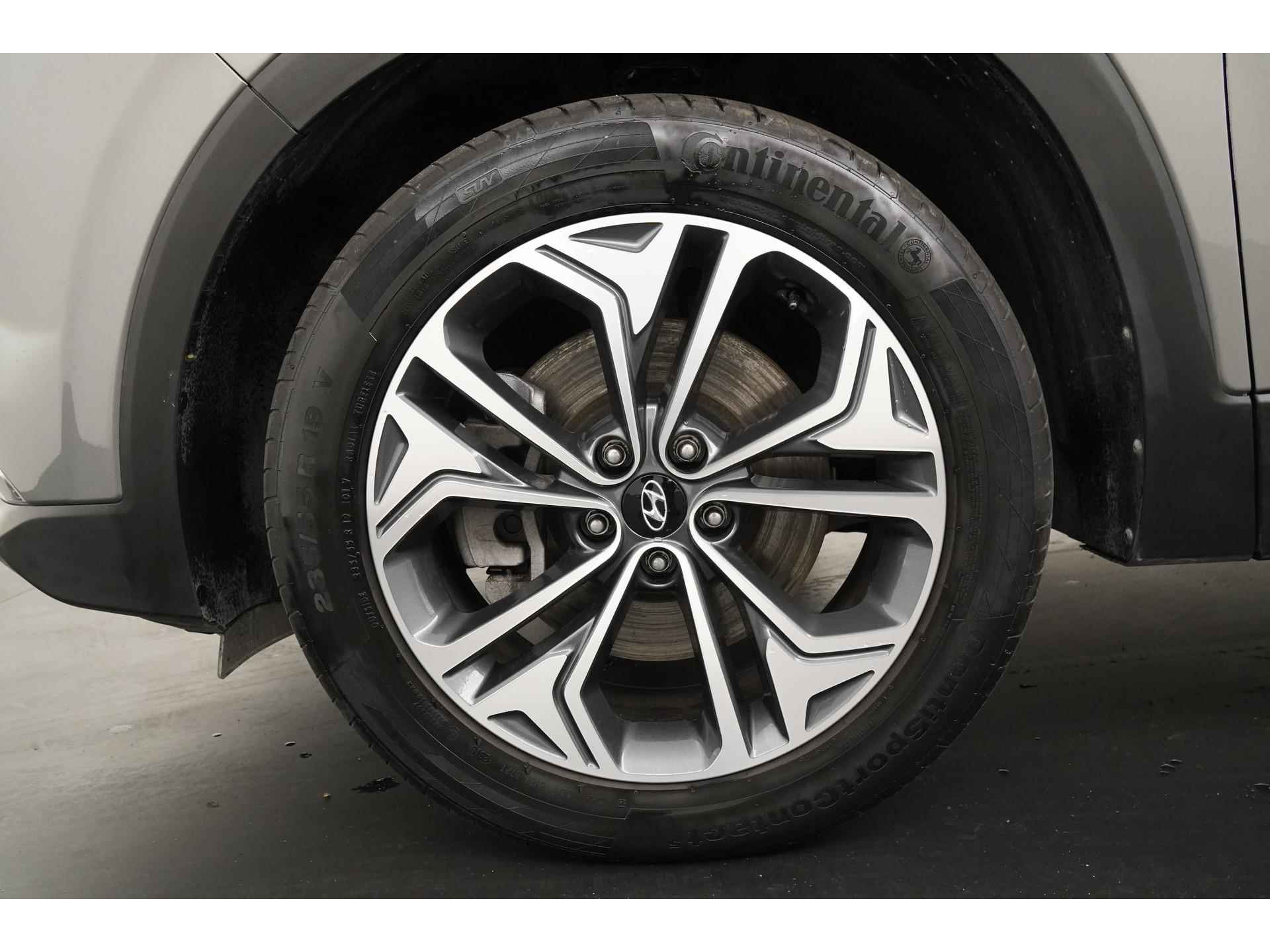 Hyundai Santa Fe 2.4 GDI 4WD Premium | 7 Persoons | Panoramadak | Zondag Open! - 32/52