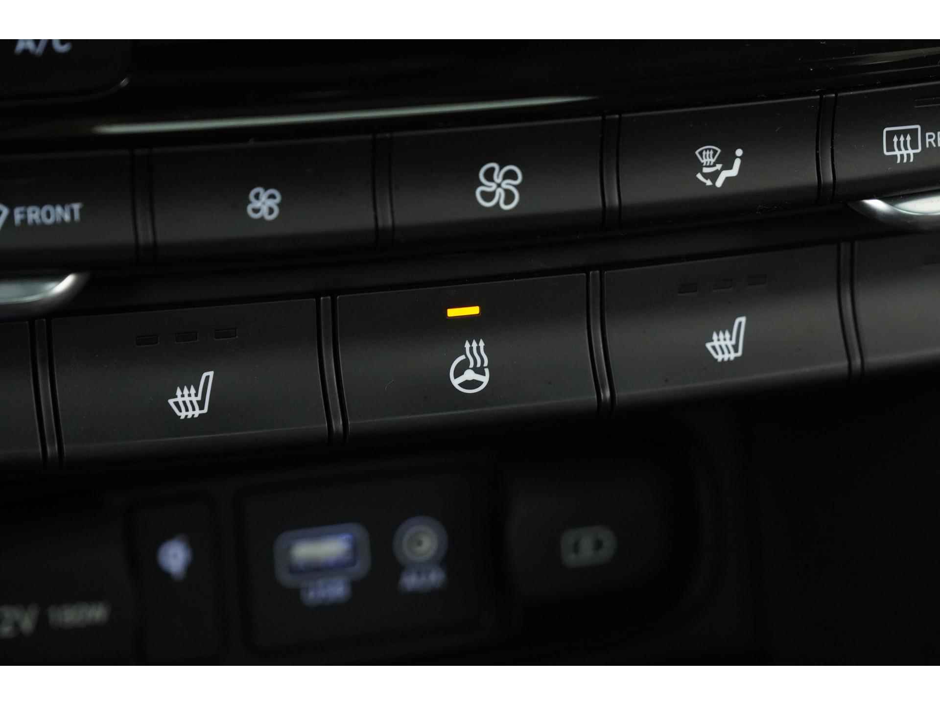 Hyundai Santa Fe 2.4 GDI 4WD Premium | 7 Persoons | Panoramadak | Zondag Open! - 40/52