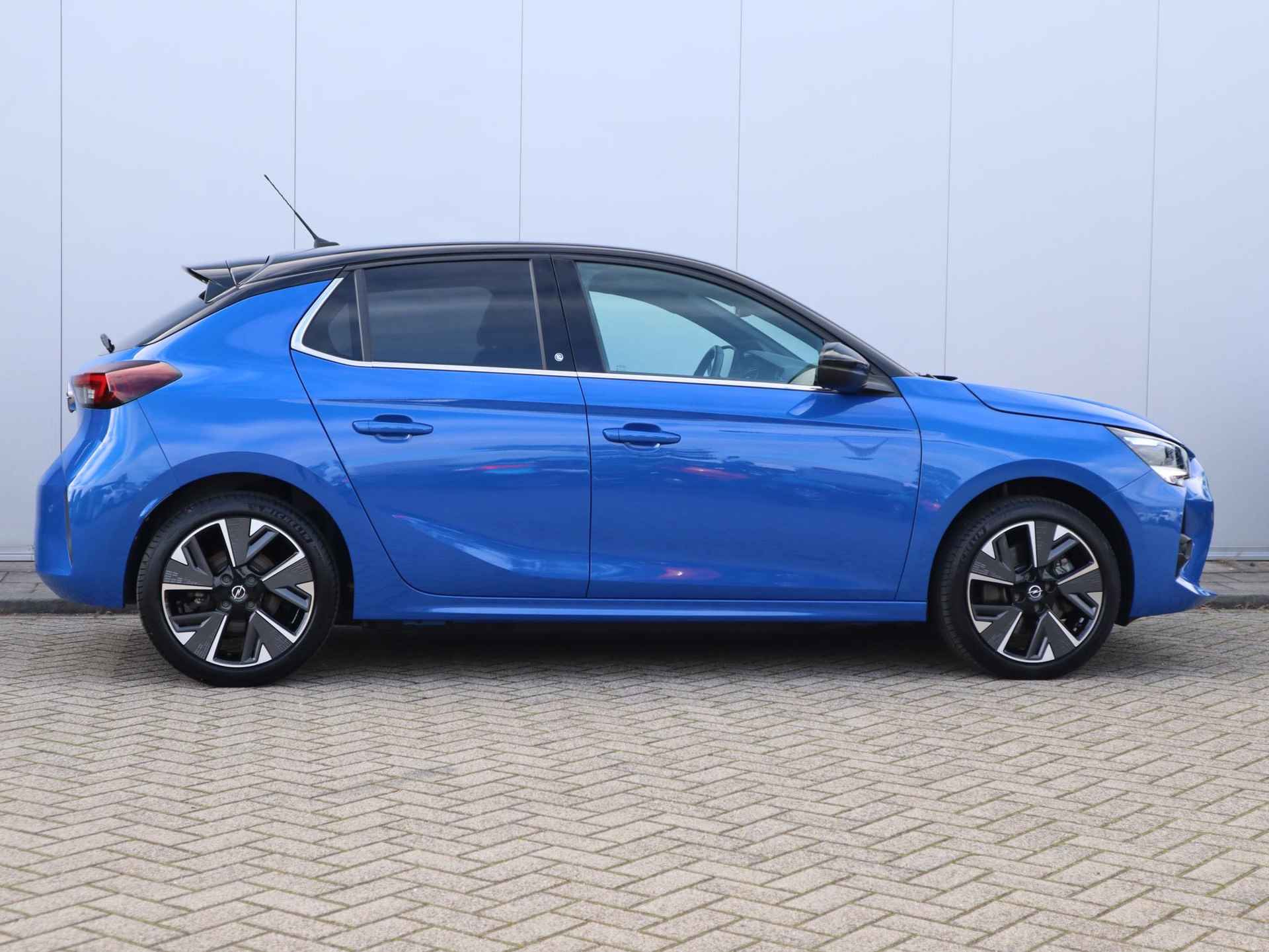 Opel Corsa-e Ultimate 50 kWh  | 1e Eigenaar | Stuur en Stoelverwarming |Warmtepomp | Android/Apple Carplay | 359km WLTP | Alcantara bekleding | - 3/52