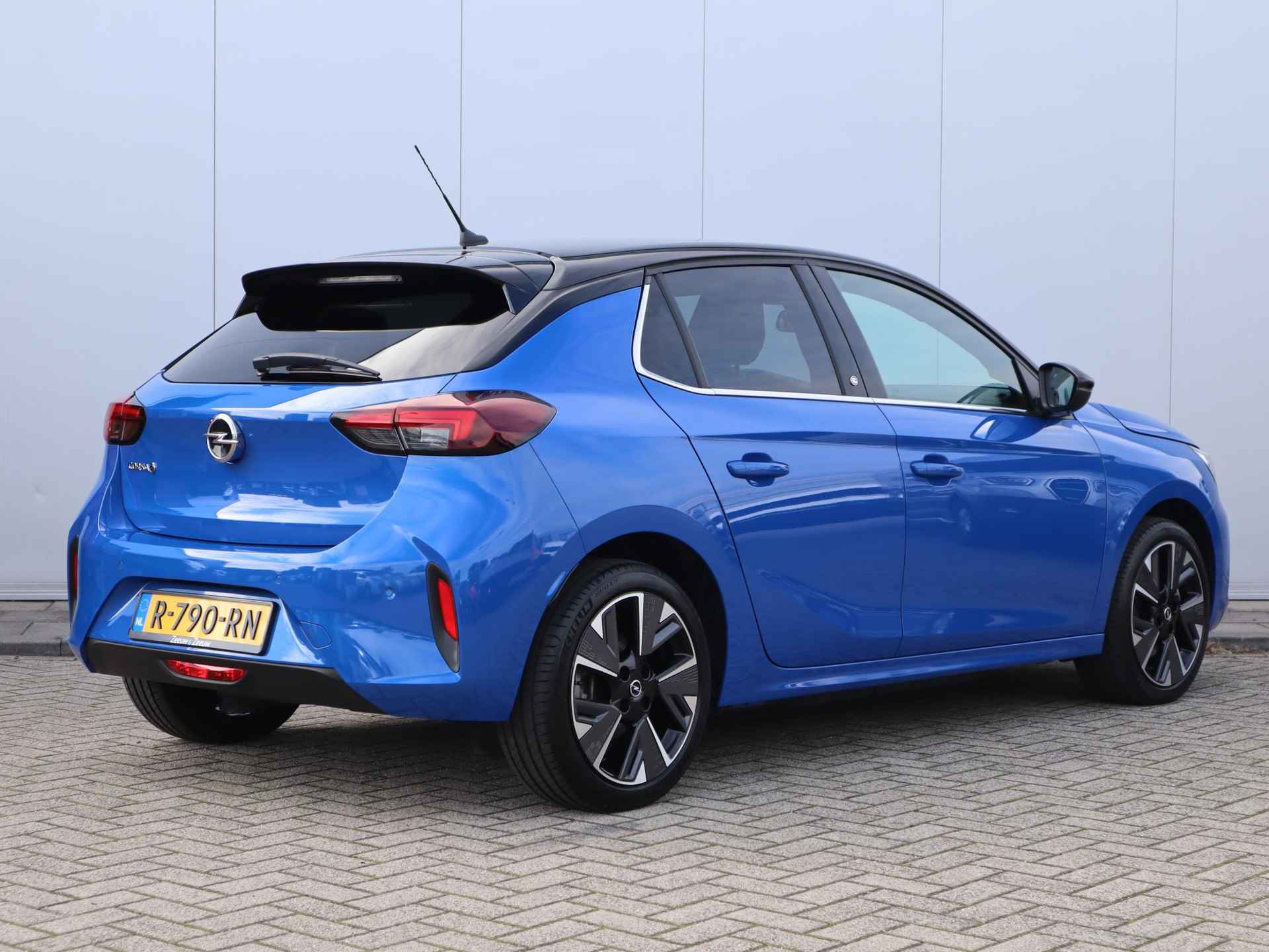 Opel Corsa-e Ultimate 50 kWh  | 1e Eigenaar | Stuur en Stoelverwarming |Warmtepomp | Android/Apple Carplay | 359km WLTP | Alcantara bekleding | - 4/52