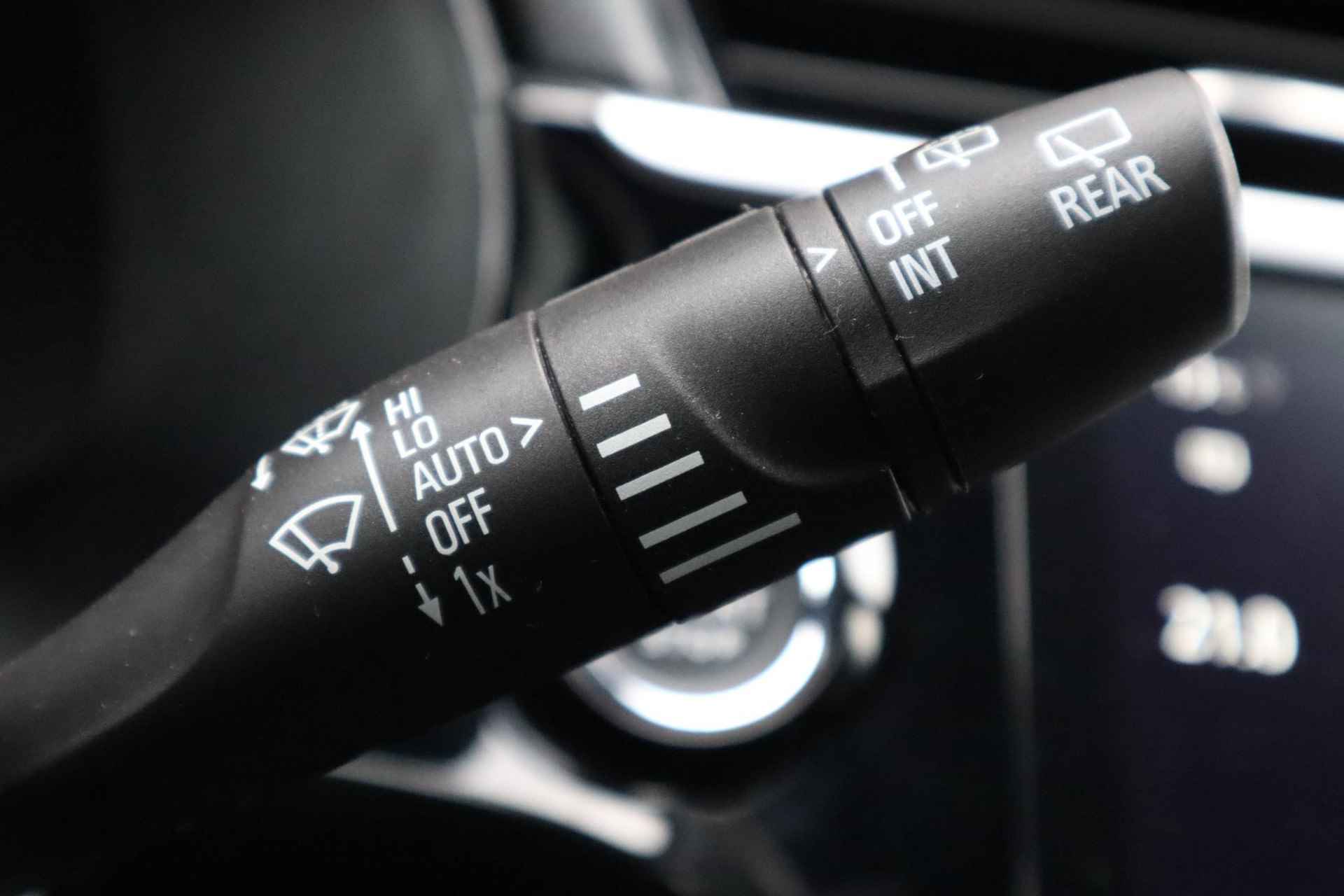 Opel Corsa-e Ultimate 50 kWh  | 1e Eigenaar | Stuur en Stoelverwarming |Warmtepomp | Android/Apple Carplay | 359km WLTP | Alcantara bekleding | - 26/52