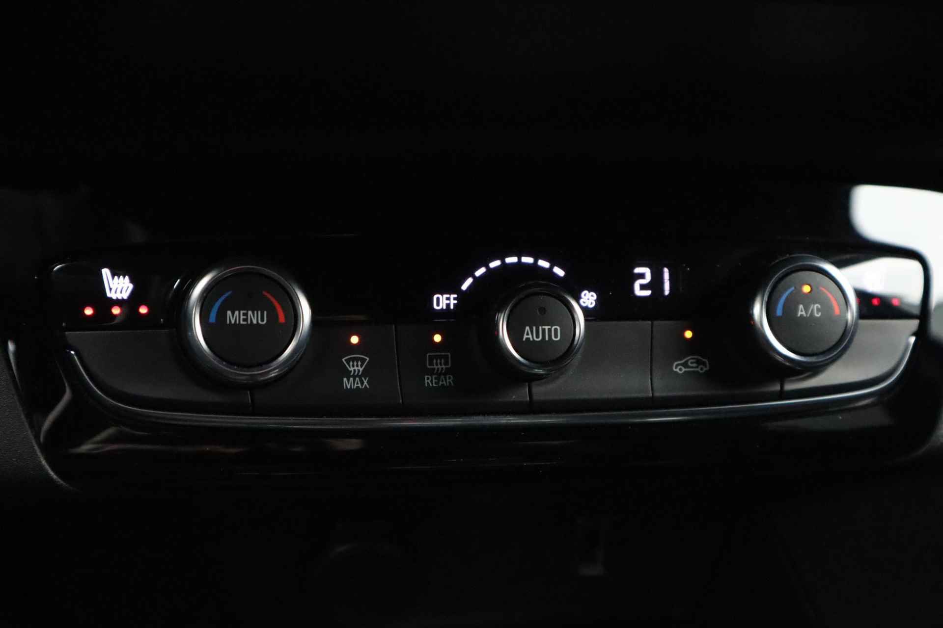 Opel Corsa-e Ultimate 50 kWh  | 1e Eigenaar | Stuur en Stoelverwarming |Warmtepomp | Android/Apple Carplay | 359km WLTP | Alcantara bekleding | - 36/52