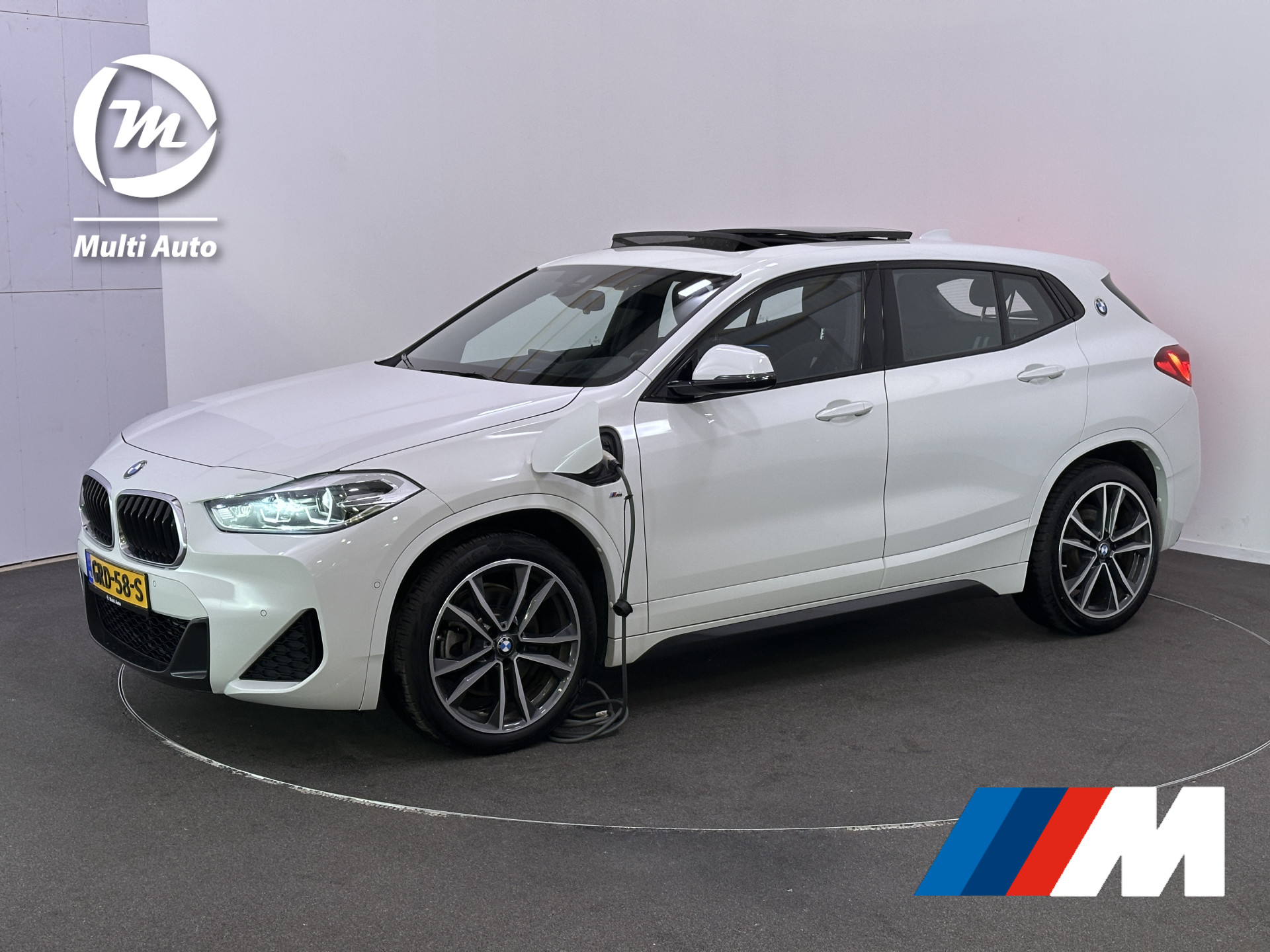 BMW X2 xDrive25e Plug in Hybrid M-Sport 220 pk PHEV | Panodak | Head-up Display | Camera | Led | Stoelverwarming | 19"L.M | DAB | Sfeerverlichting | EL. Achterklep |