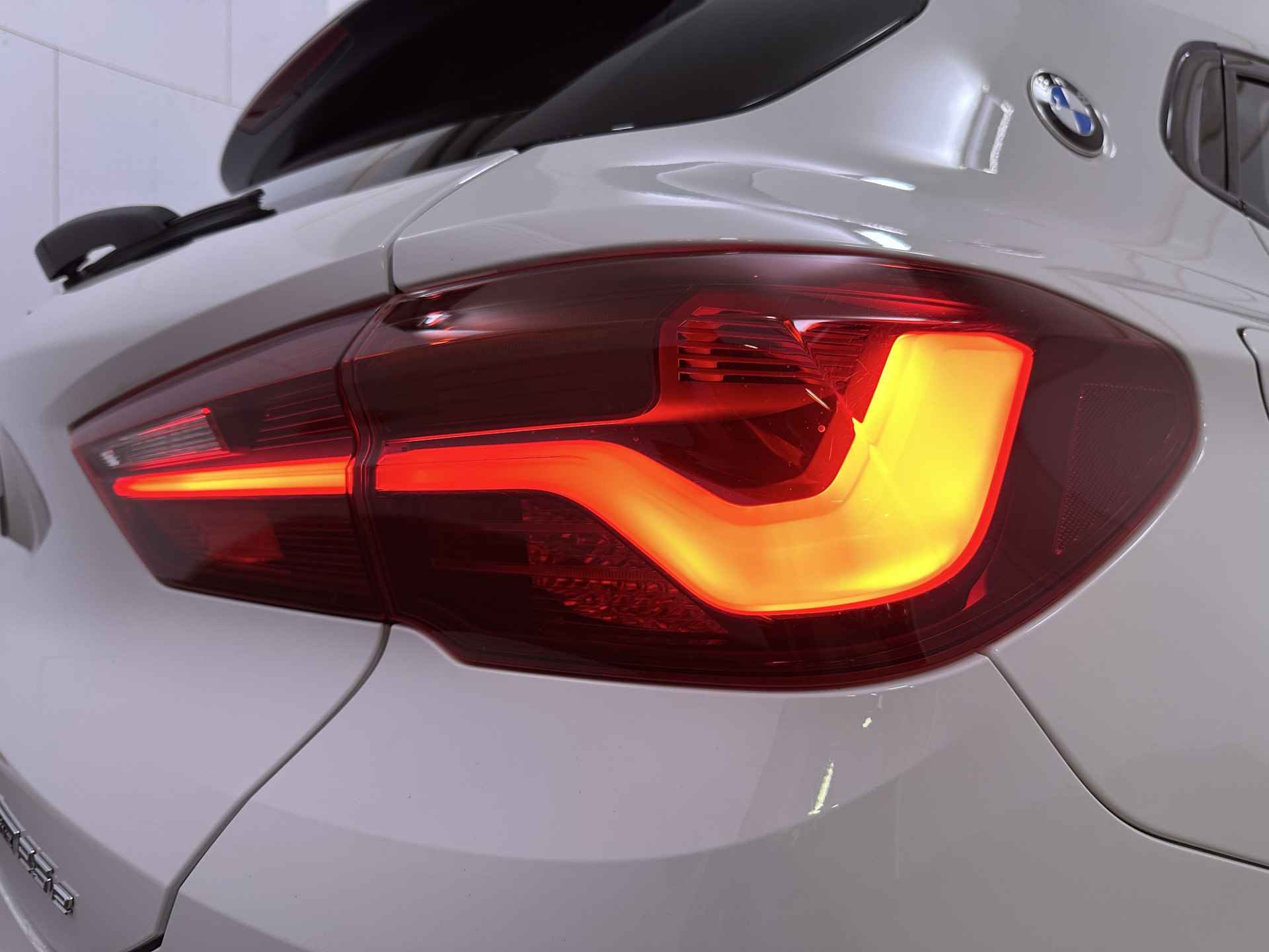 BMW X2 xDrive25e Plug in Hybrid M-Sport 220 pk PHEV | Panodak | Head-up Display | Camera | Led | Stoelverwarming | 19"L.M | DAB | Sfeerverlichting | EL. Achterklep | - 21/45