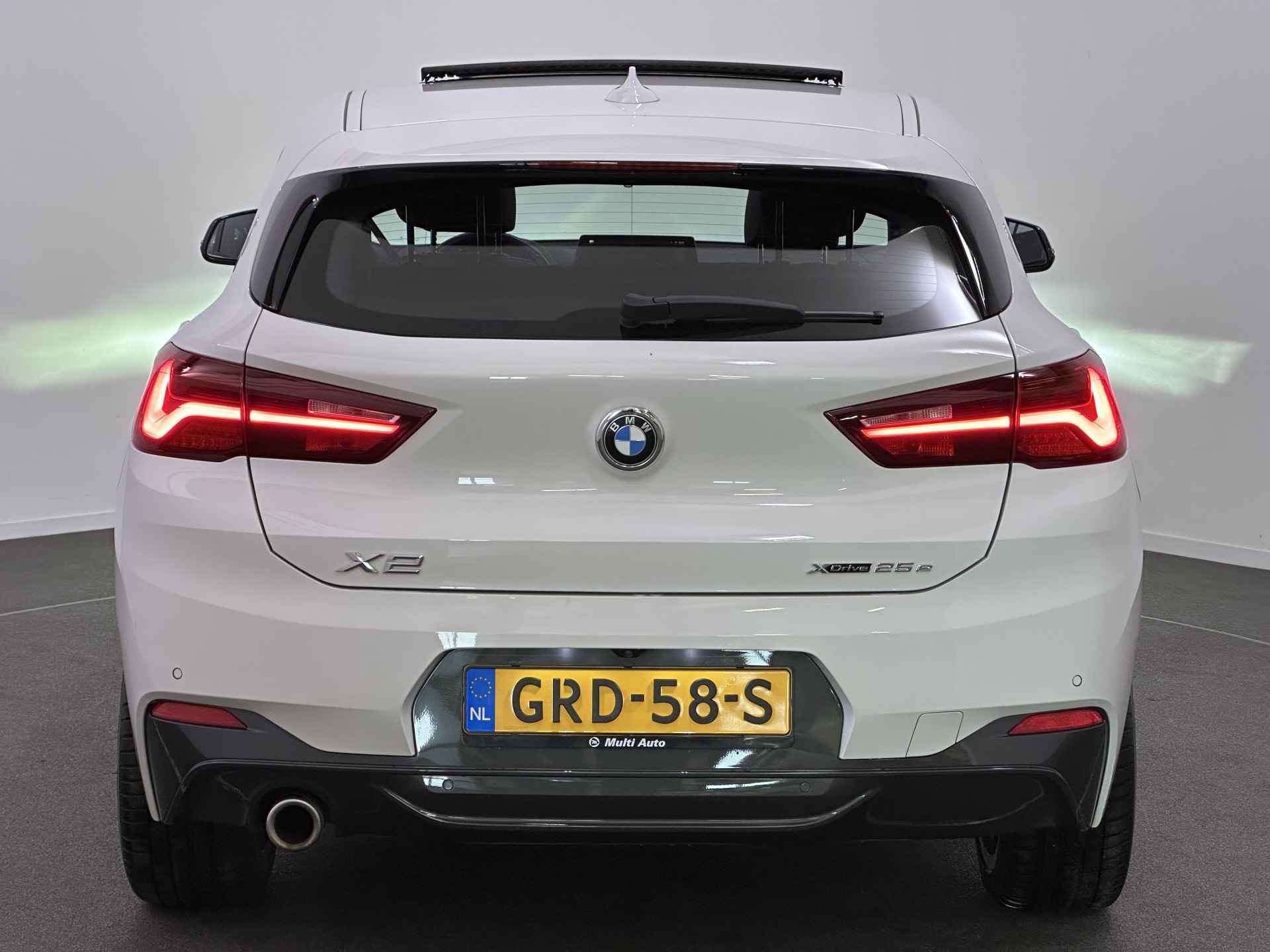 BMW X2 xDrive25e Plug in Hybrid M-Sport 220 pk PHEV | Panodak | Head-up Display | Camera | Led | Stoelverwarming | 19"L.M | DAB | Sfeerverlichting | EL. Achterklep | - 25/45