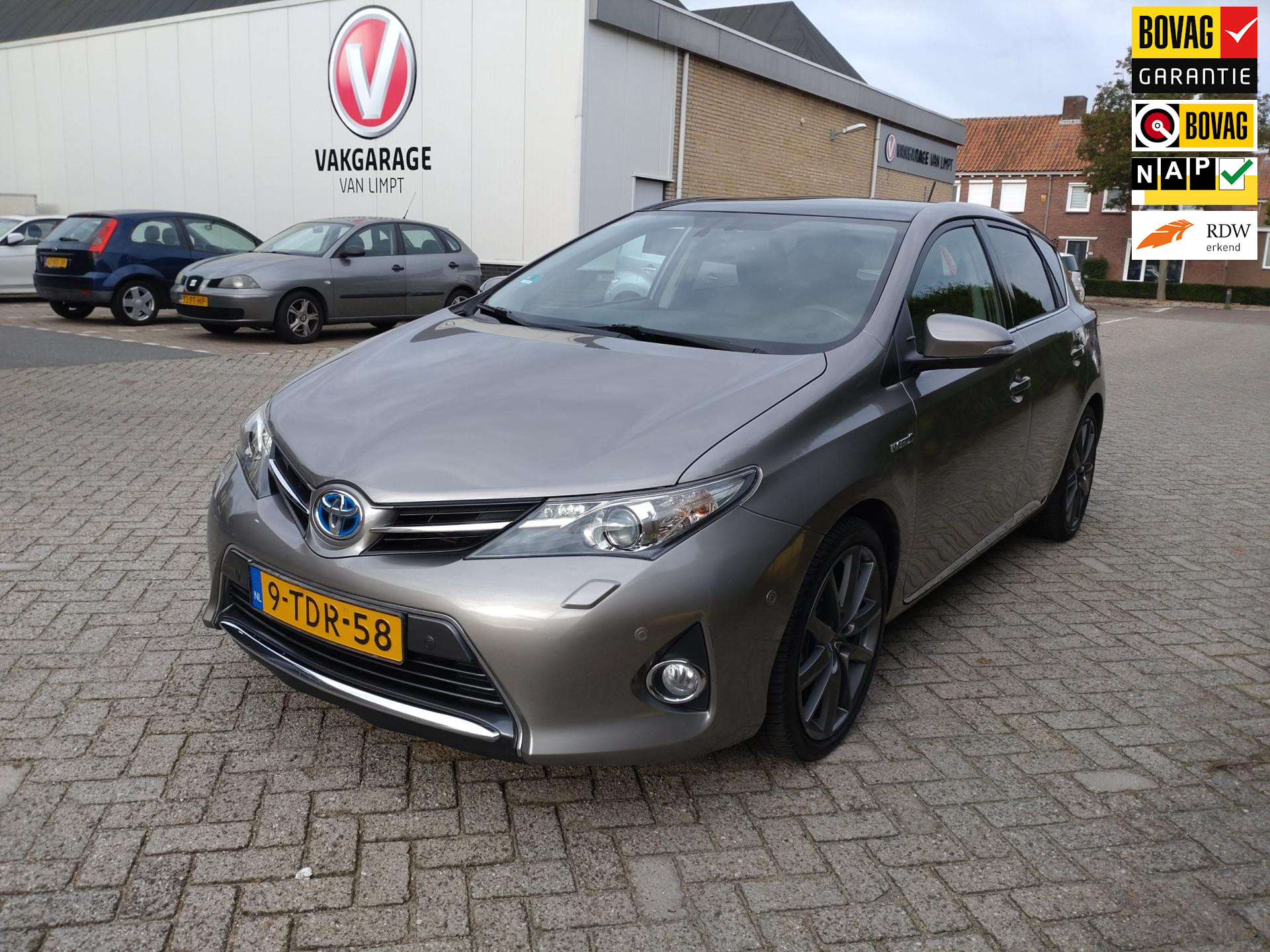 Toyota Auris 1.8 Hybrid Lease+