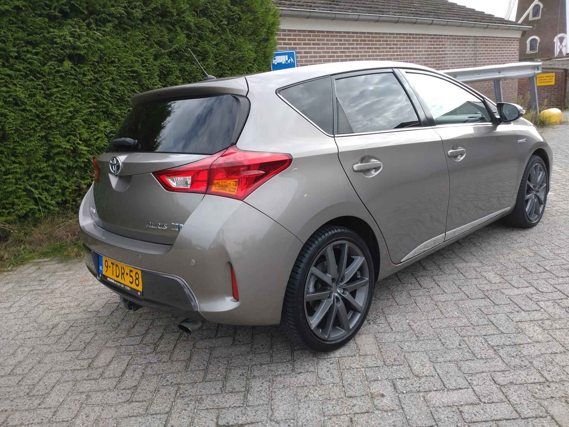 Toyota Auris 1.8 Hybrid Lease+ - 4/17