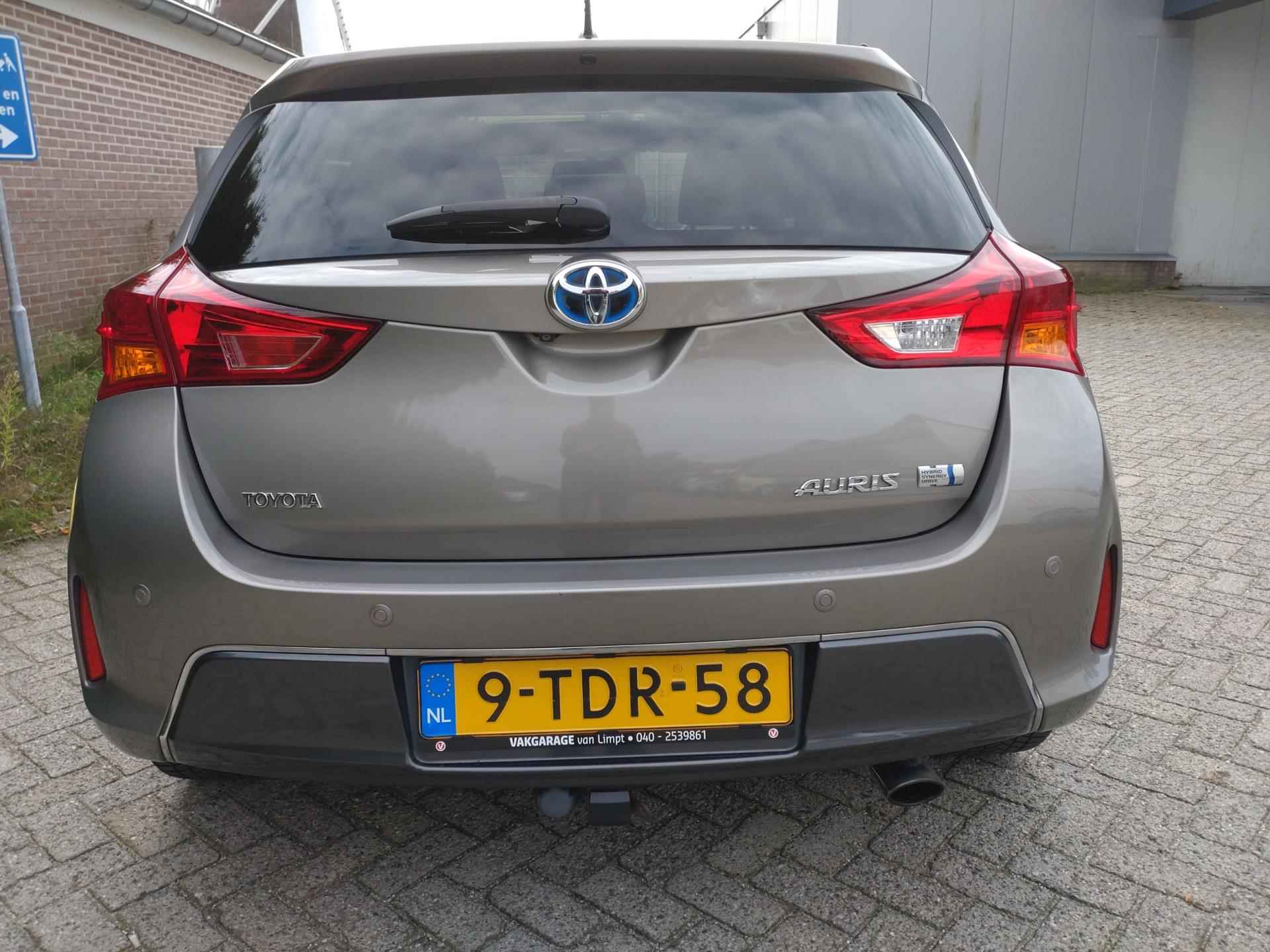 Toyota Auris 1.8 Hybrid Lease+ - 6/17