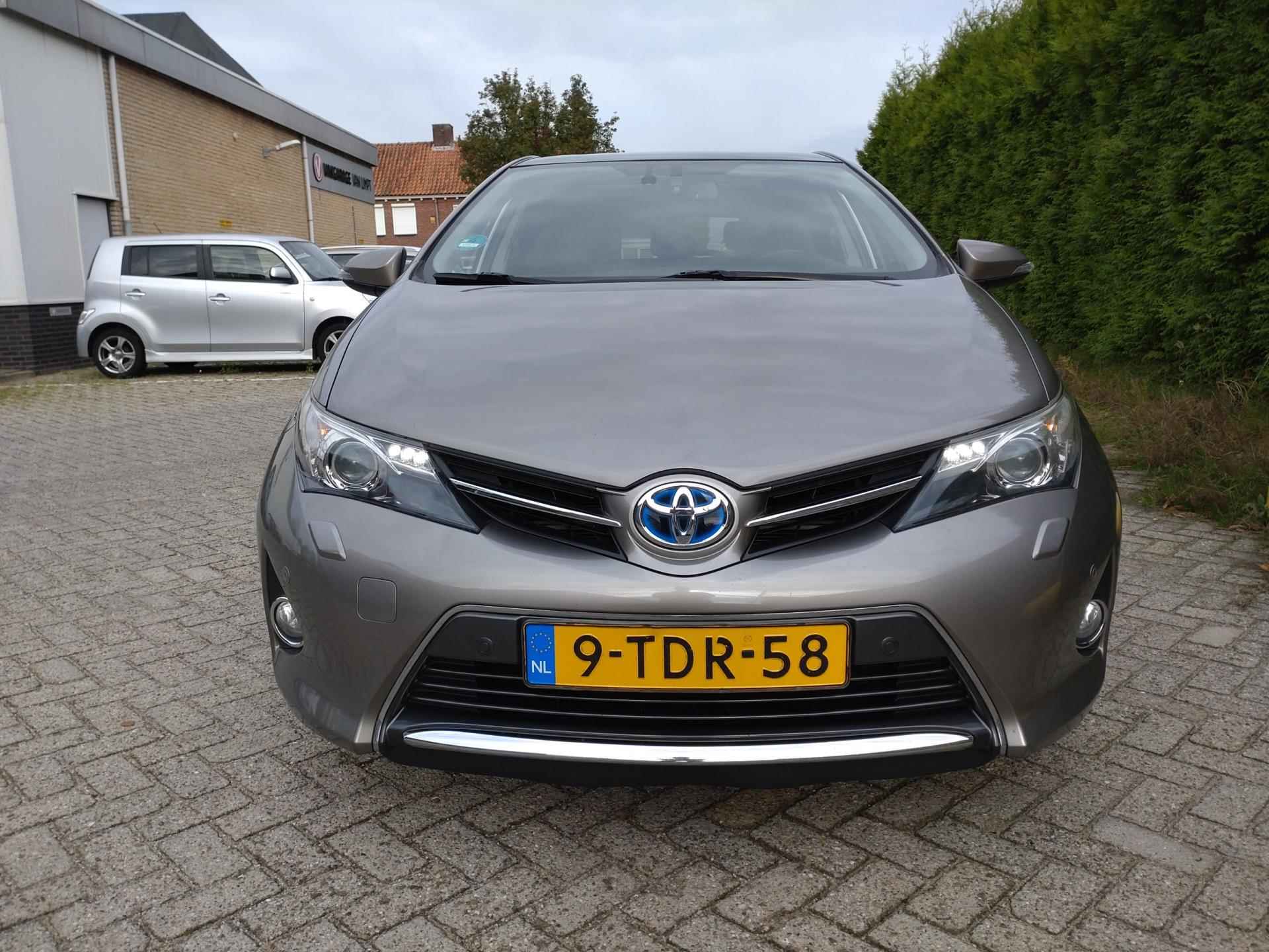 Toyota Auris 1.8 Hybrid Lease+ - 7/17