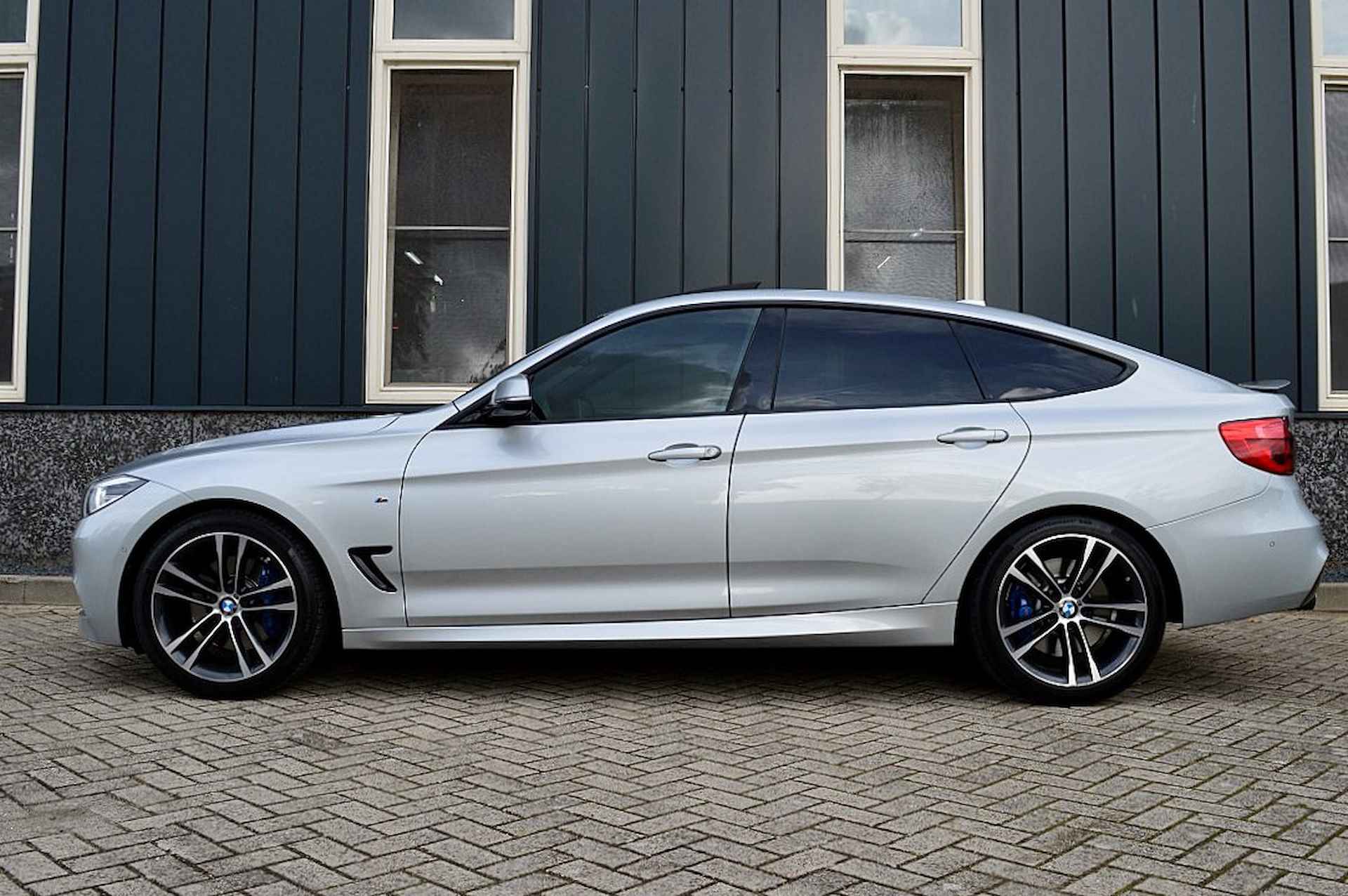 BMW 3-serie Gran Turismo 320i M-Sport High Executive Edition Rijklaarprijs-Garantie Panoramadak  Leder Led camera - 2/45