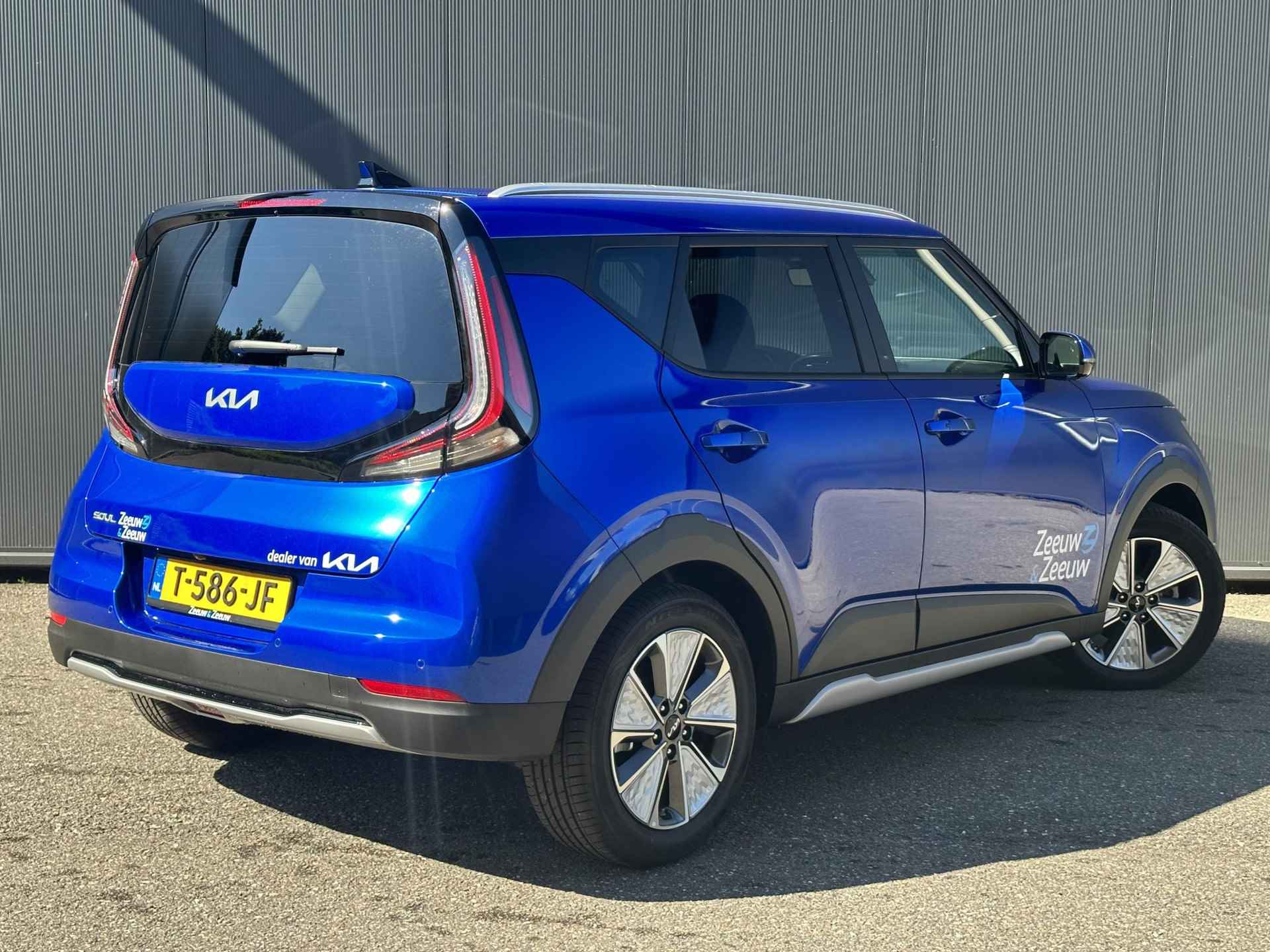 Kia e-Soul ExecutiveLine 64 kWh Navi | Stoelverwarming & ventilatie | Leder | Climate & (adaptieve) cruise control | Fabrieksgarantie t/m 6-9-2030 | NAP - 5/30