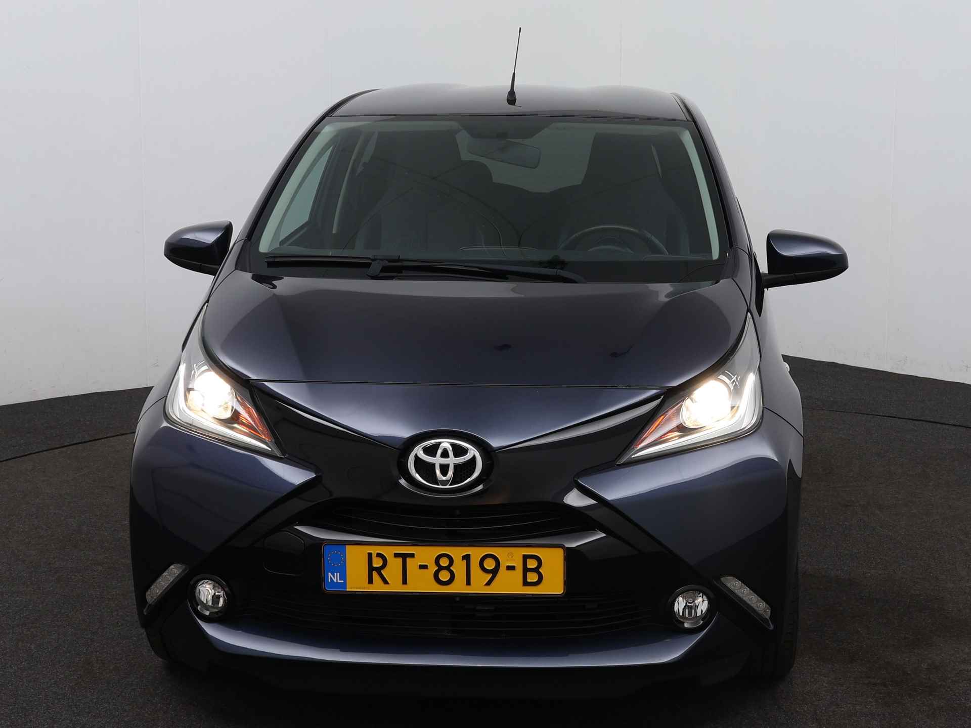 Toyota Aygo 1.0 VVT-i x-joy | Navigatie | Camera | Climate Control | LM velgen | - 26/43