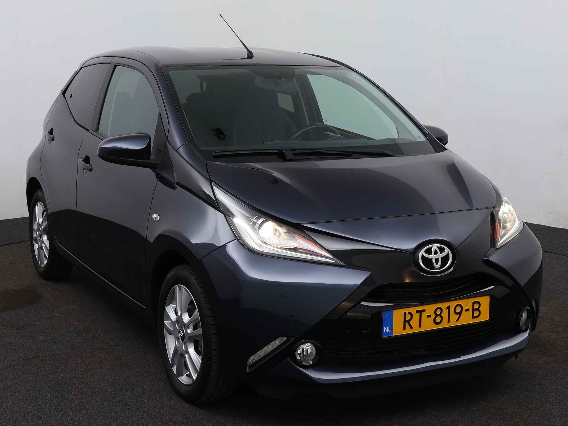 Toyota Aygo 1.0 VVT-i x-joy | Navigatie | Camera | Climate Control | LM velgen | - 27/43