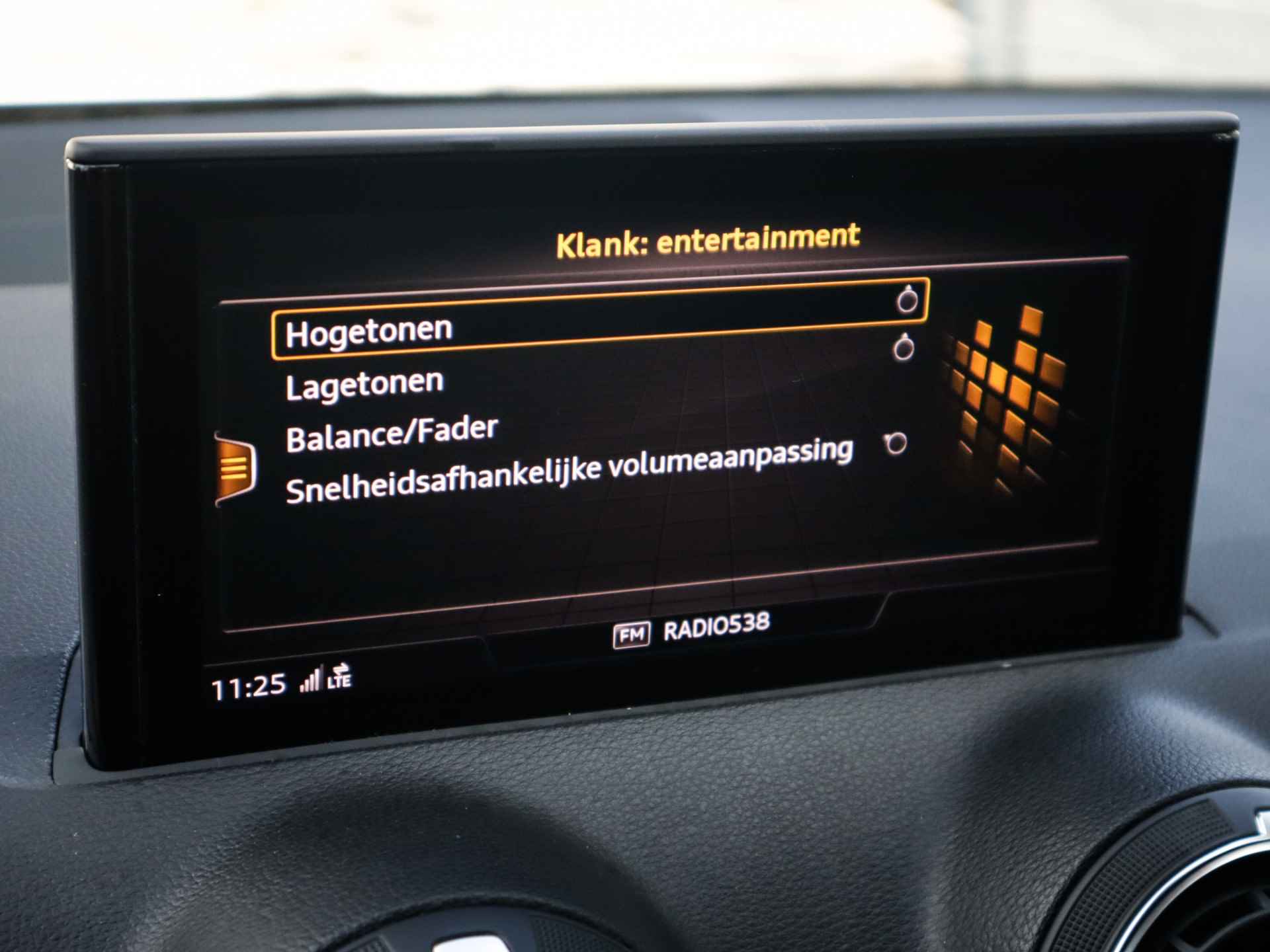 Audi Q2 30 TFSI Sport S line Edition (116 PK) 1e-Eig, Audi-Dealer-Onderh, 12-Mnd-BOVAG, NL-Auto, Leer, Navigatie/Apple-Carplay/Android-Auto, Cruisecontrol, Airco, Parkeersensoren, Stoelverwarming,  Sportstoelen, Lm-Velgen-17Inch, Privacy-Glas - 35/43