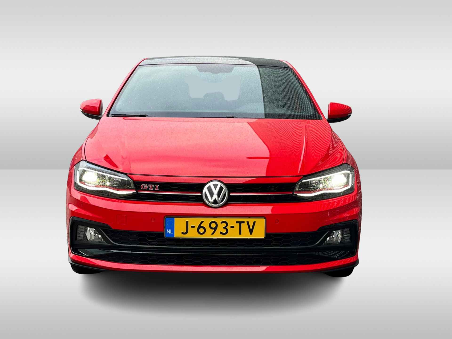 Volkswagen Polo 2.0 TSI 200PK GTI / Panoramadak / Digitale Cockpit / Alarmsysteem / LED / 18" LMV / Parkeersensoren V+A P4 - 10/24