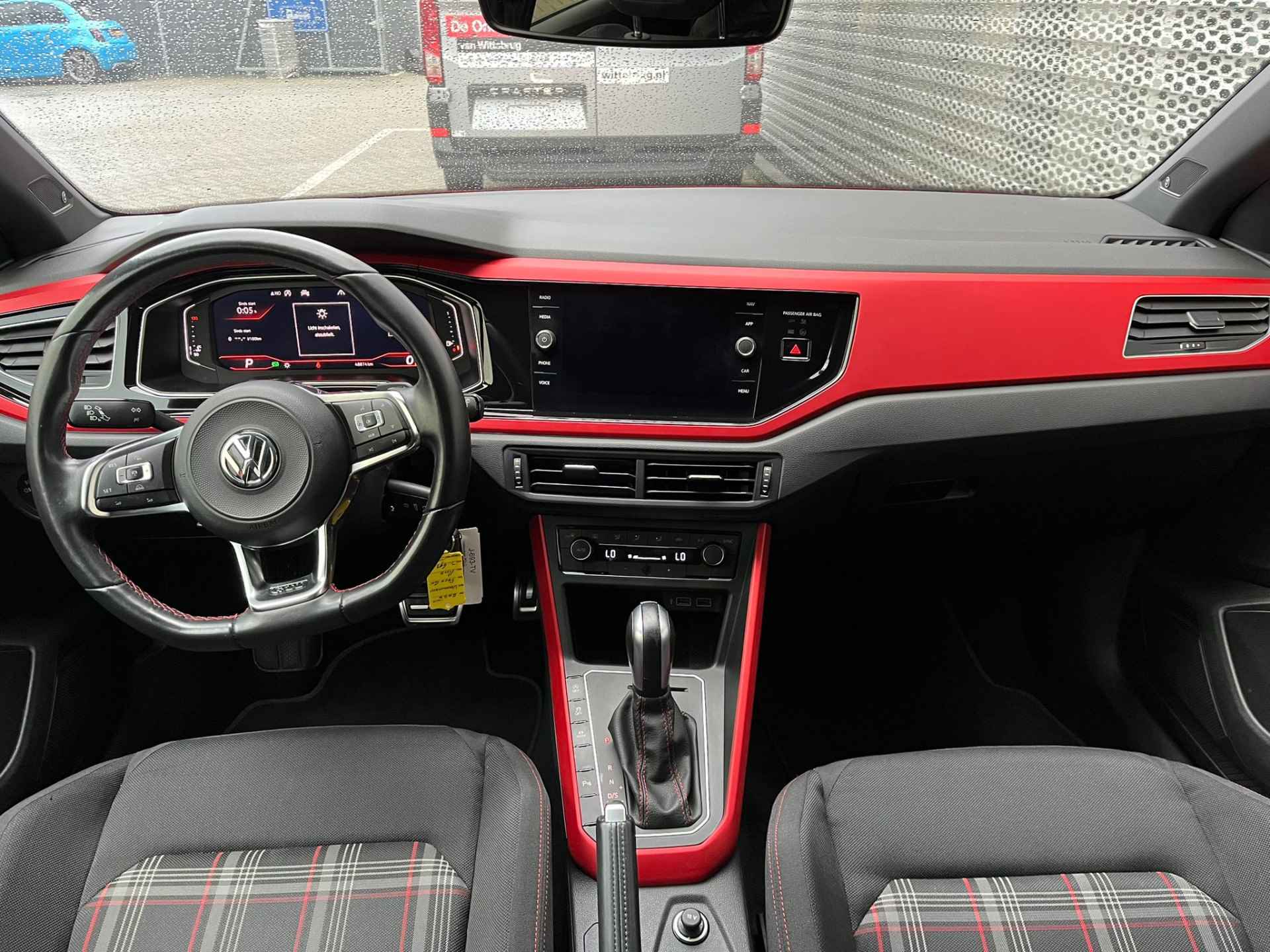 Volkswagen Polo 2.0 TSI 200PK GTI / Panoramadak / Digitale Cockpit / Alarmsysteem / LED / 18" LMV / Parkeersensoren V+A P4 - 13/24