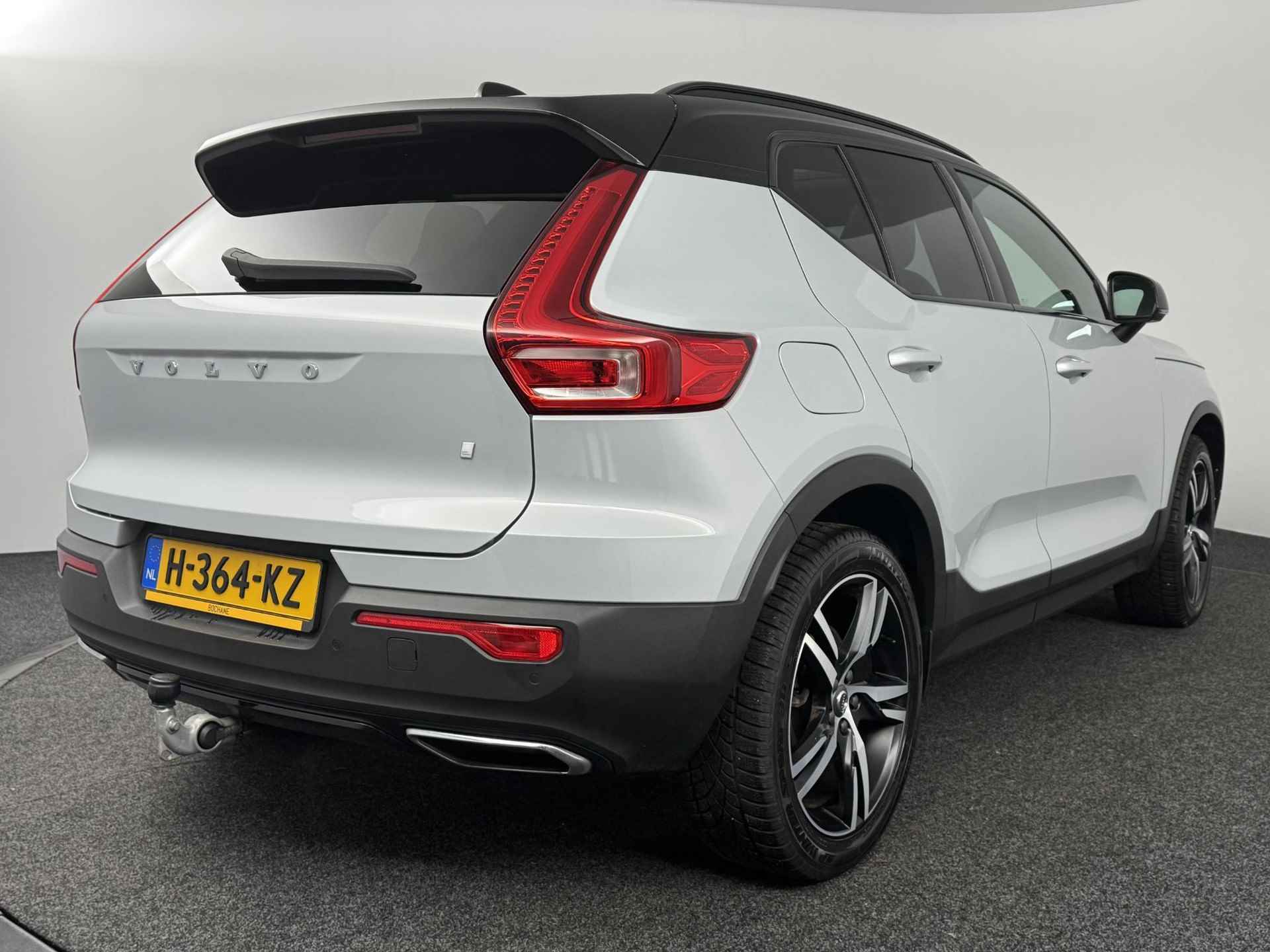 Volvo XC40 1.5 T5 Twin Engine R-Design | Panoramadak | Trekhaak | Apple Carplay - 3/36