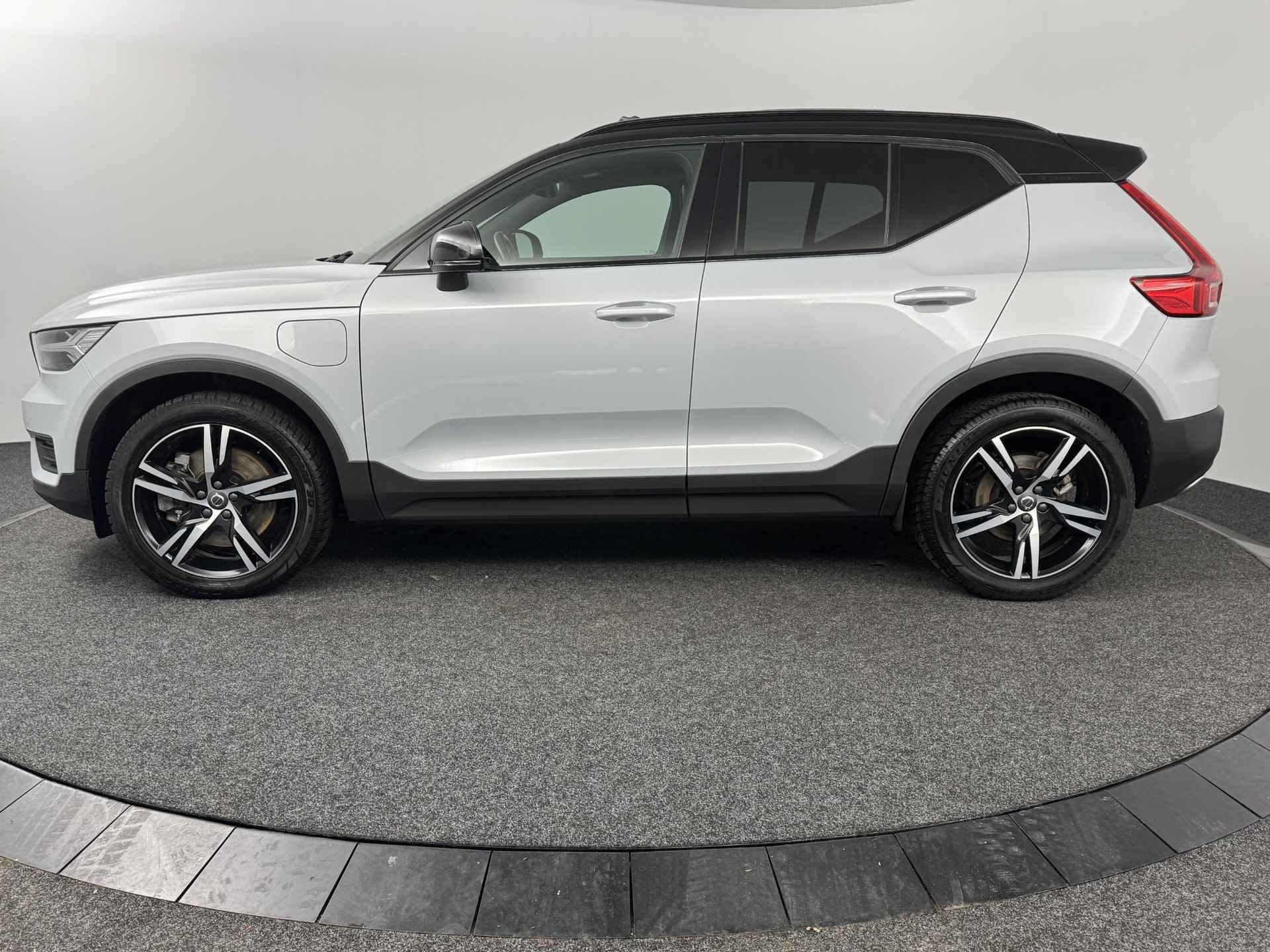 Volvo XC40 1.5 T5 Twin Engine R-Design | Panoramadak | Trekhaak | Apple Carplay - 20/36